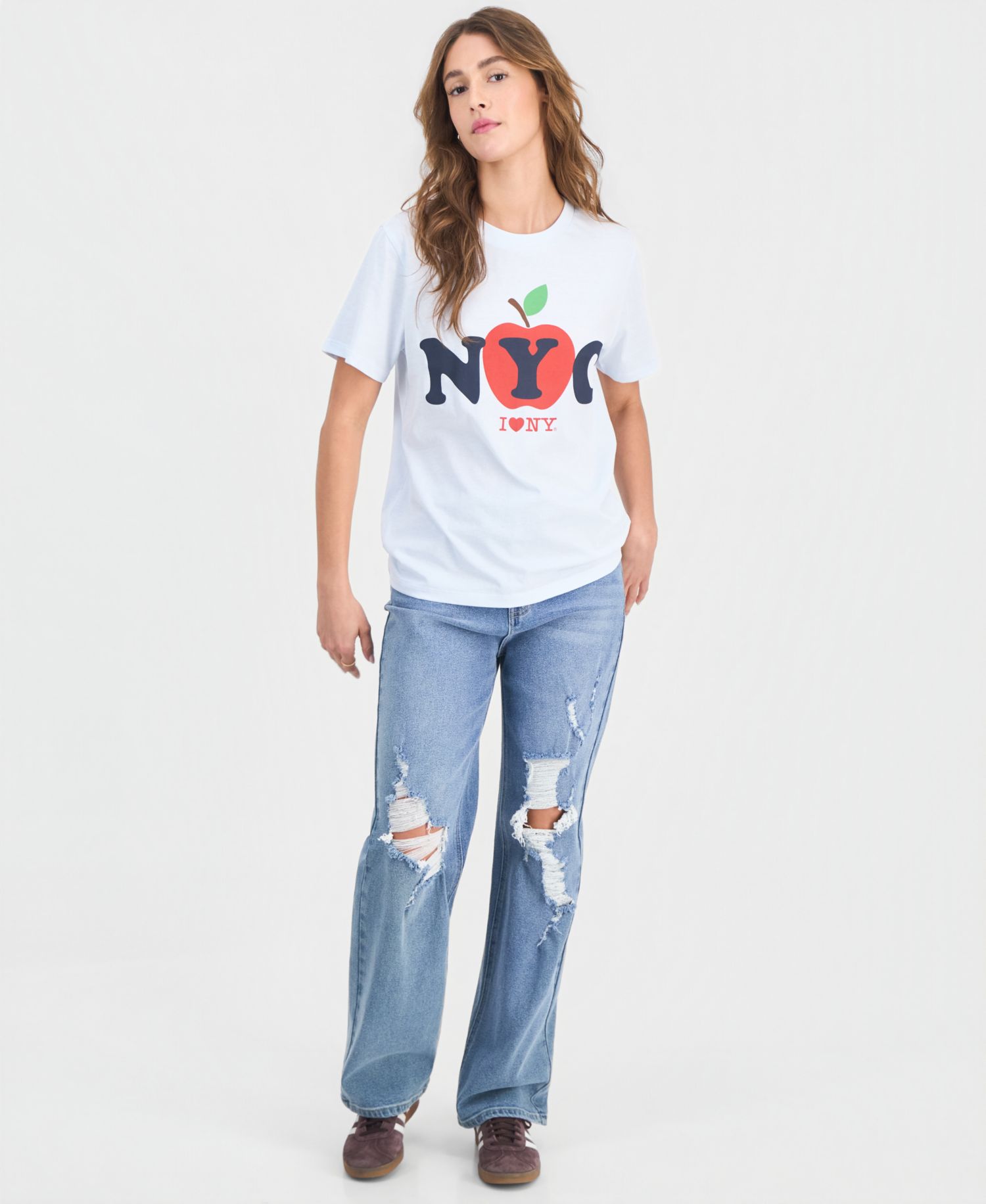 Juniors' NYC Apple Graphic Print Crewneck T-Shirt