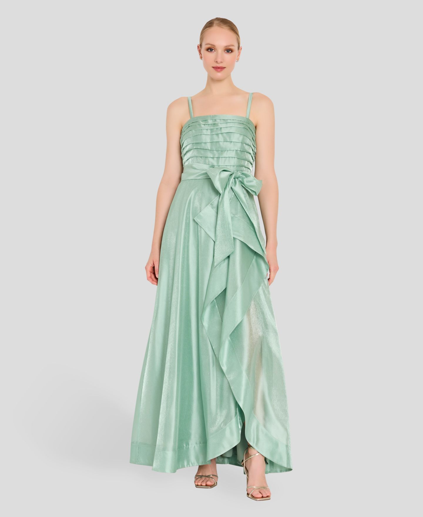 Женское платье Tahari ASL Ruched Bodice Ruffle Front Gown, цвет: Шалфейный — фото 1