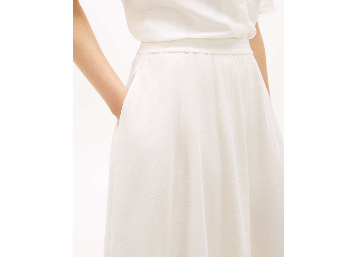 Women's Pull-On Midi Skirt