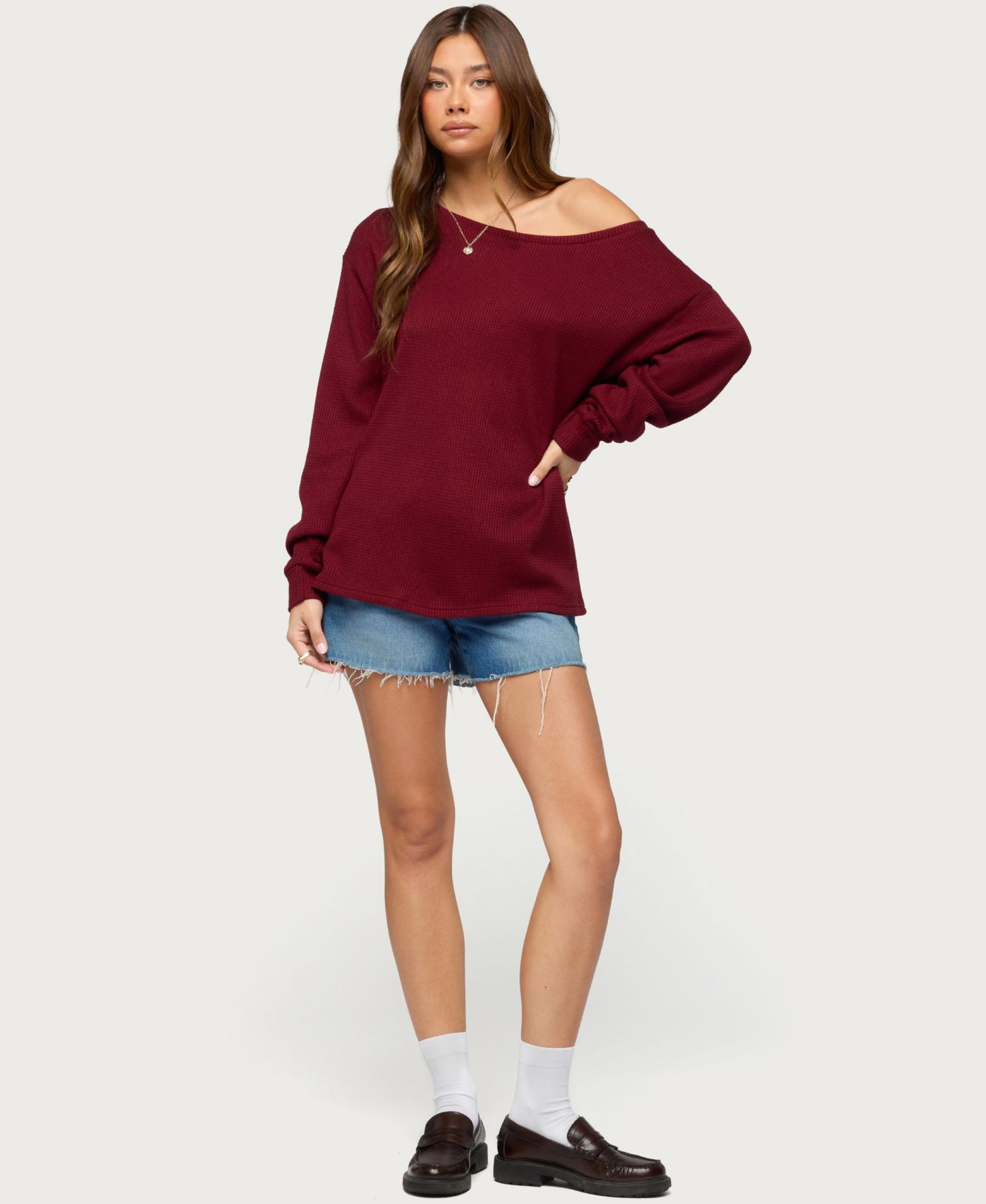 Женский топ Edikted Damari One Shoulder Oversized Waffle Top, цвет: Бордовый — фото 3