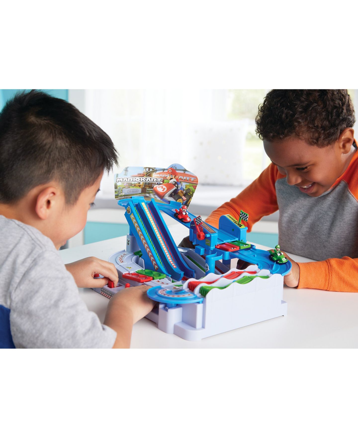 Детская настольная игра SUPER MARIO Racing Deluxe 2-Player Track Board Game, Ages 5+ — фото 3