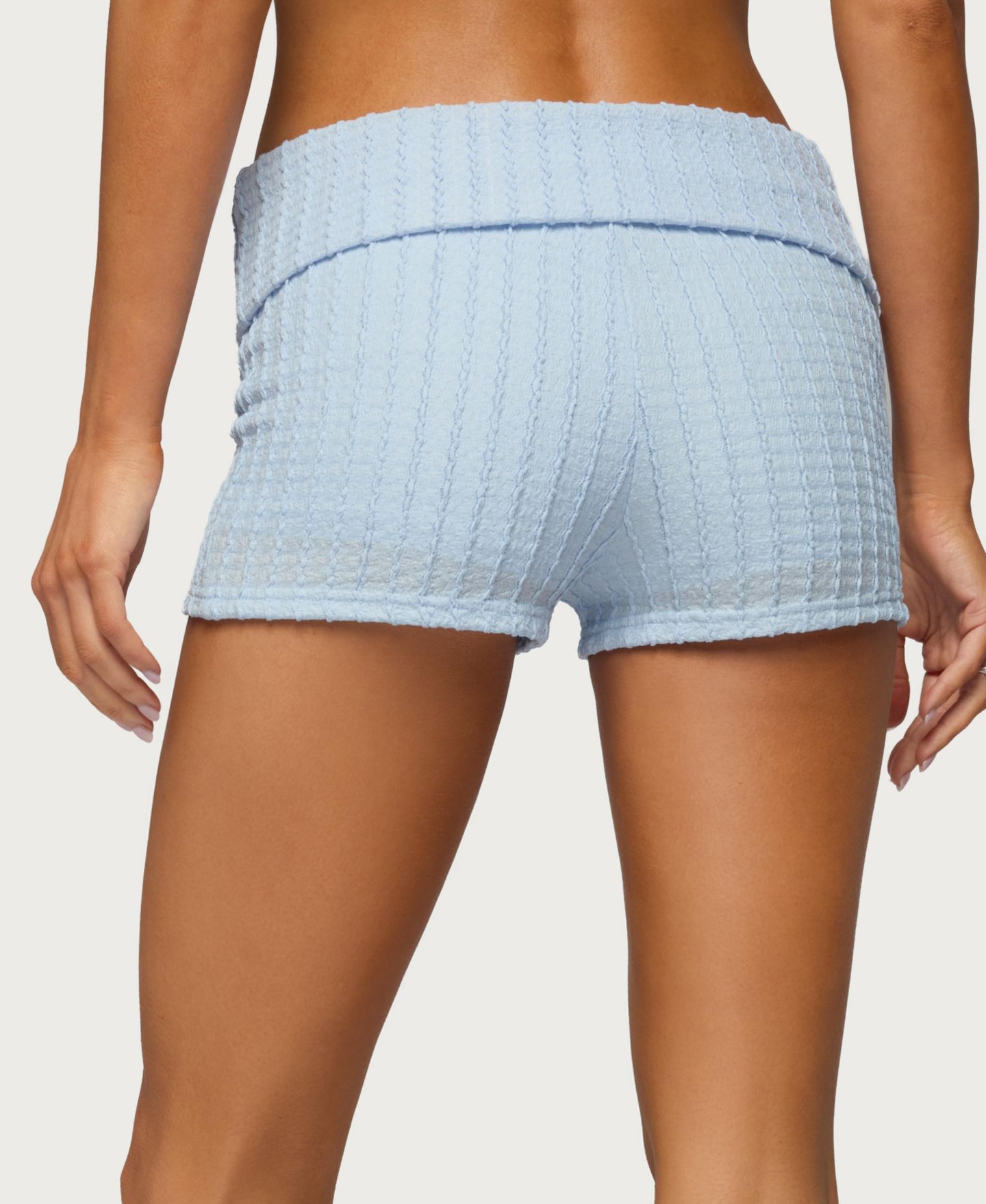 Женские шорты Edikted Iyara Textured Knit Foldover Micro, цвет: Светлый синий — фото 3