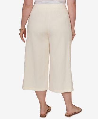 Plus Size Gauze Eyelet Cargo Pull-On Capri Pants