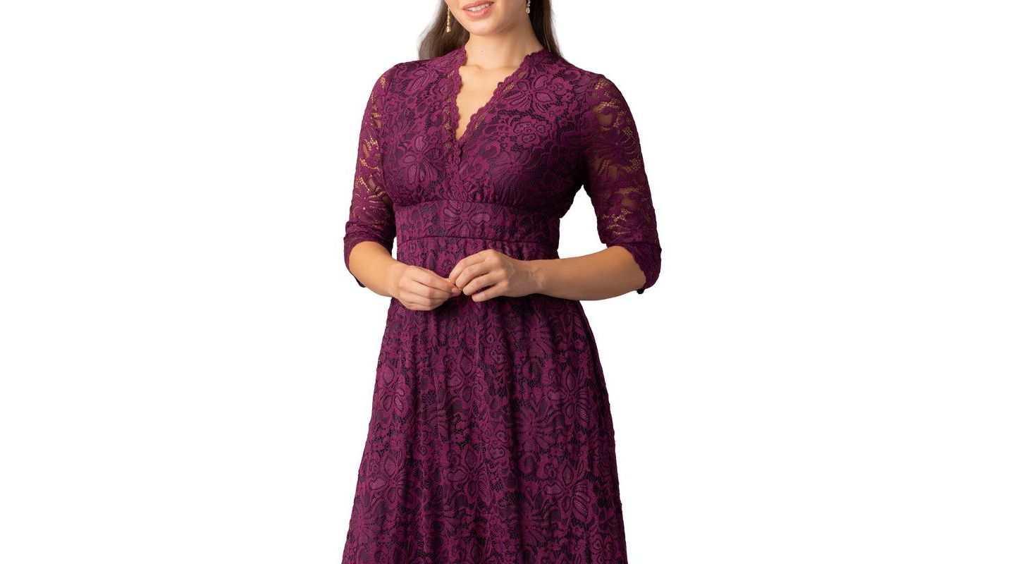 Женское платье Kiyonna Maria Lace A-Line Evening Gown with Pockets, цвет: Ягодный — фото 3
