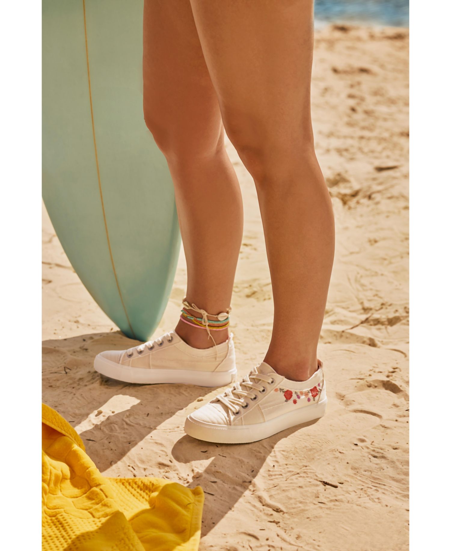 Women's Very Sadie Lace-Up Sneakers