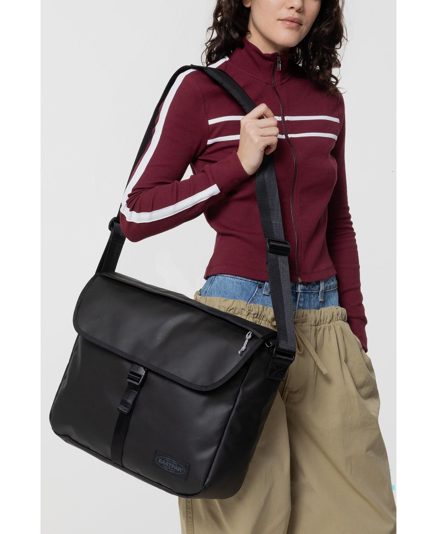 Мужские сумки Eastpak Delegate+ Tarp Black2 Shoulder, цвет: Чёрный — фото 4