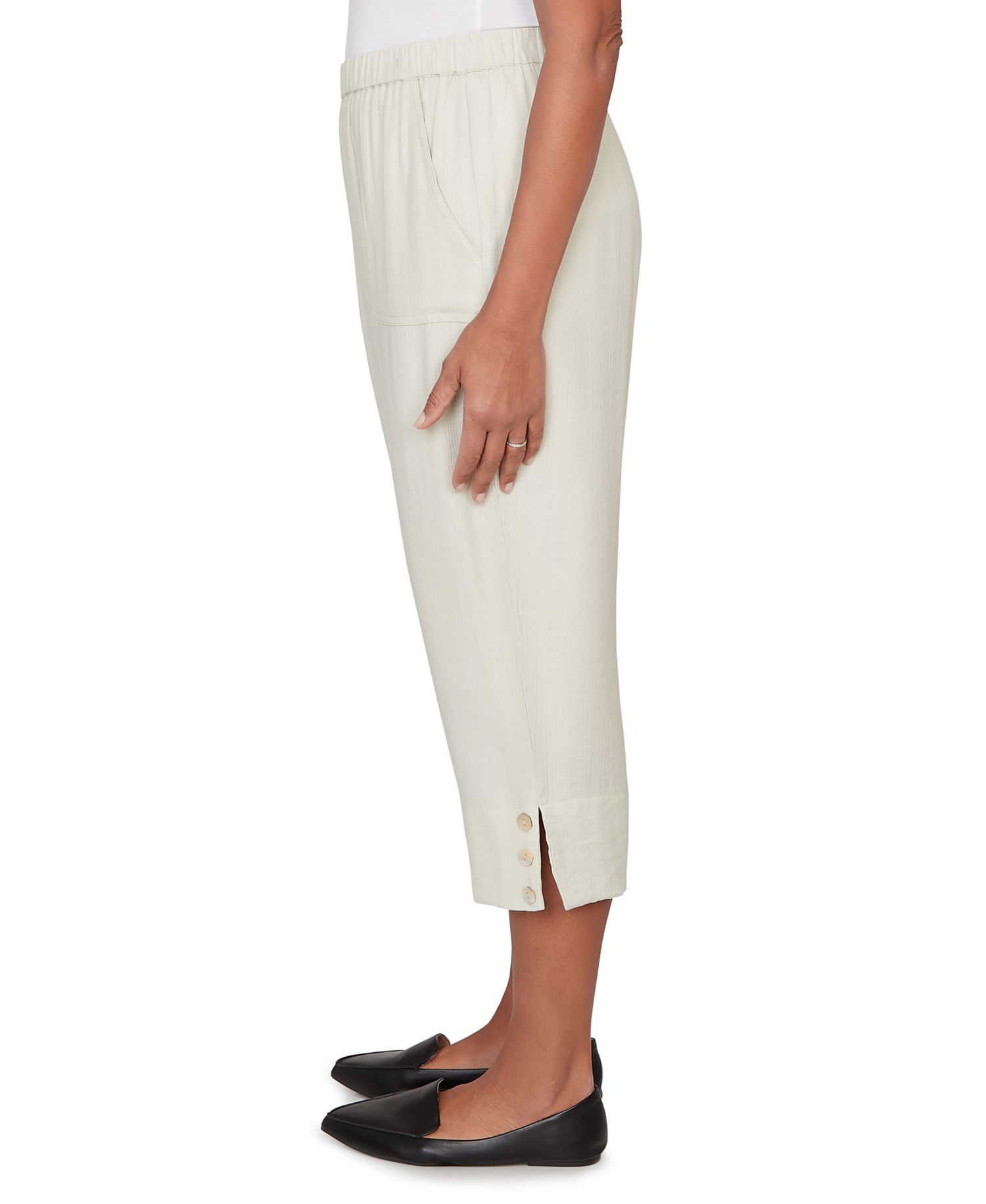 Petite Vintage Charm Relaxed Front Pocket Capri Pants