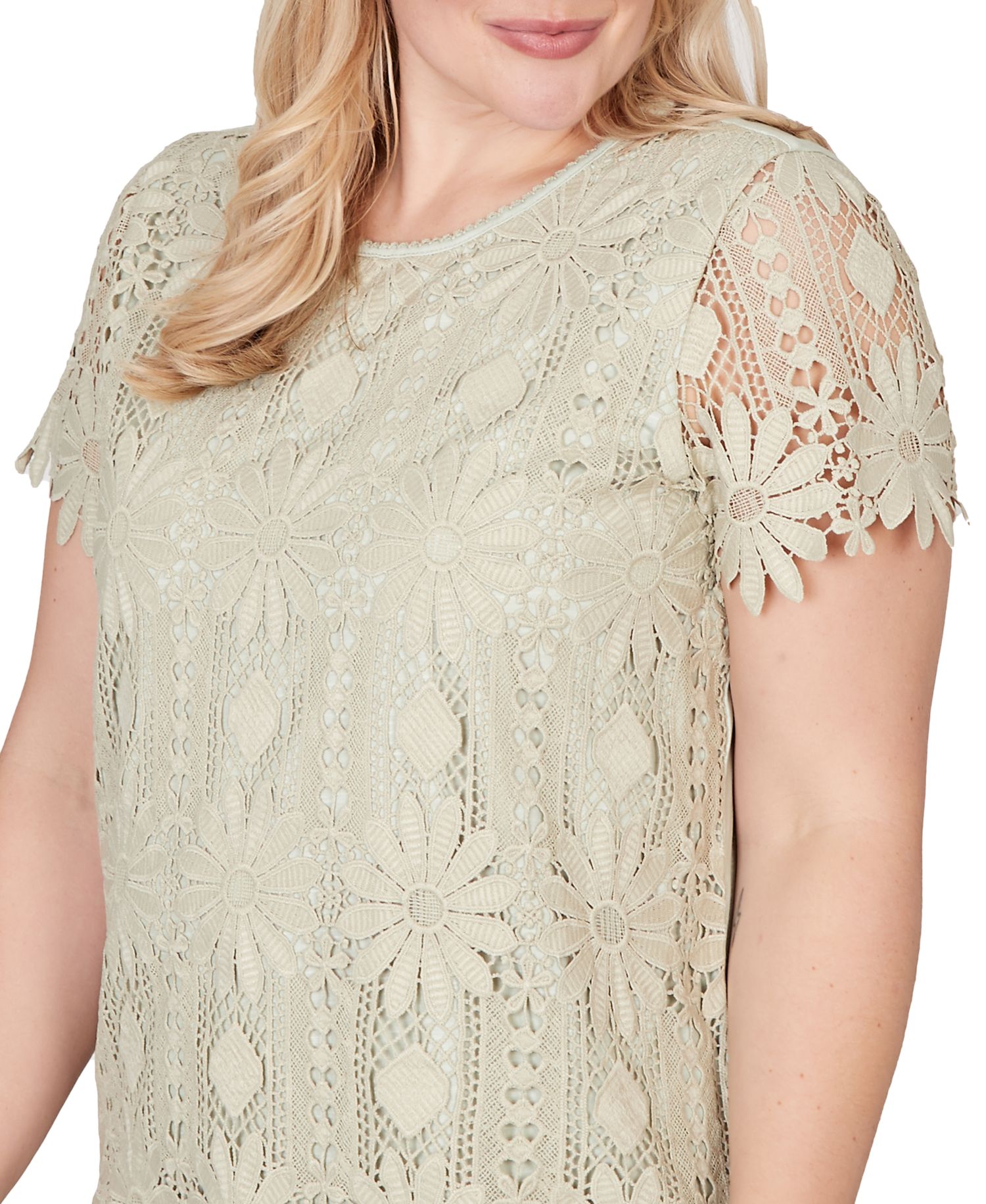 Petite Vintage Charm Floral Lace Crew Neck Short-Sleeve Top