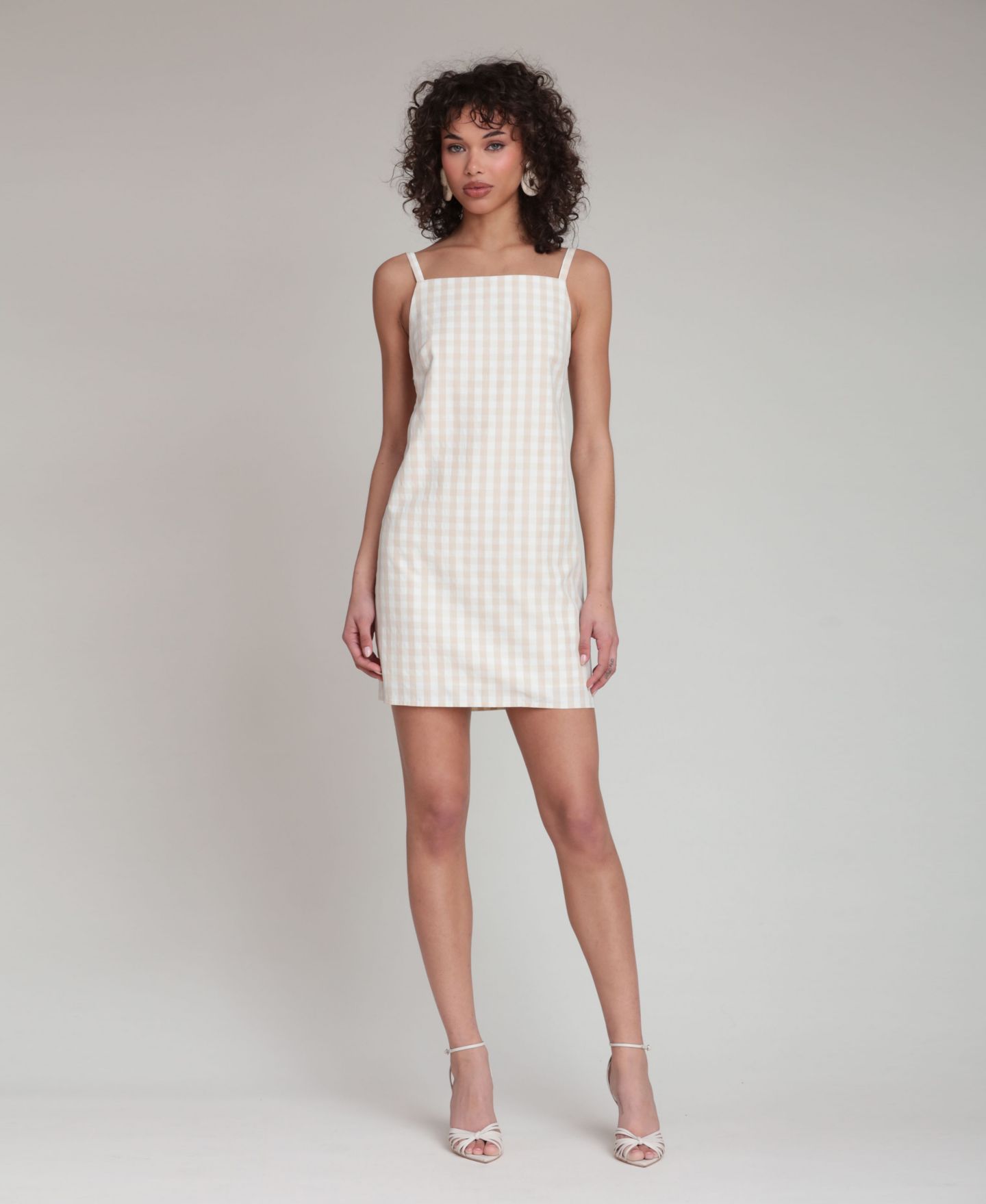 Женское платье Avec Les Filles Gingham Square-Neck Mini, цвет: Бежевый в мелкую клетку — фото 2