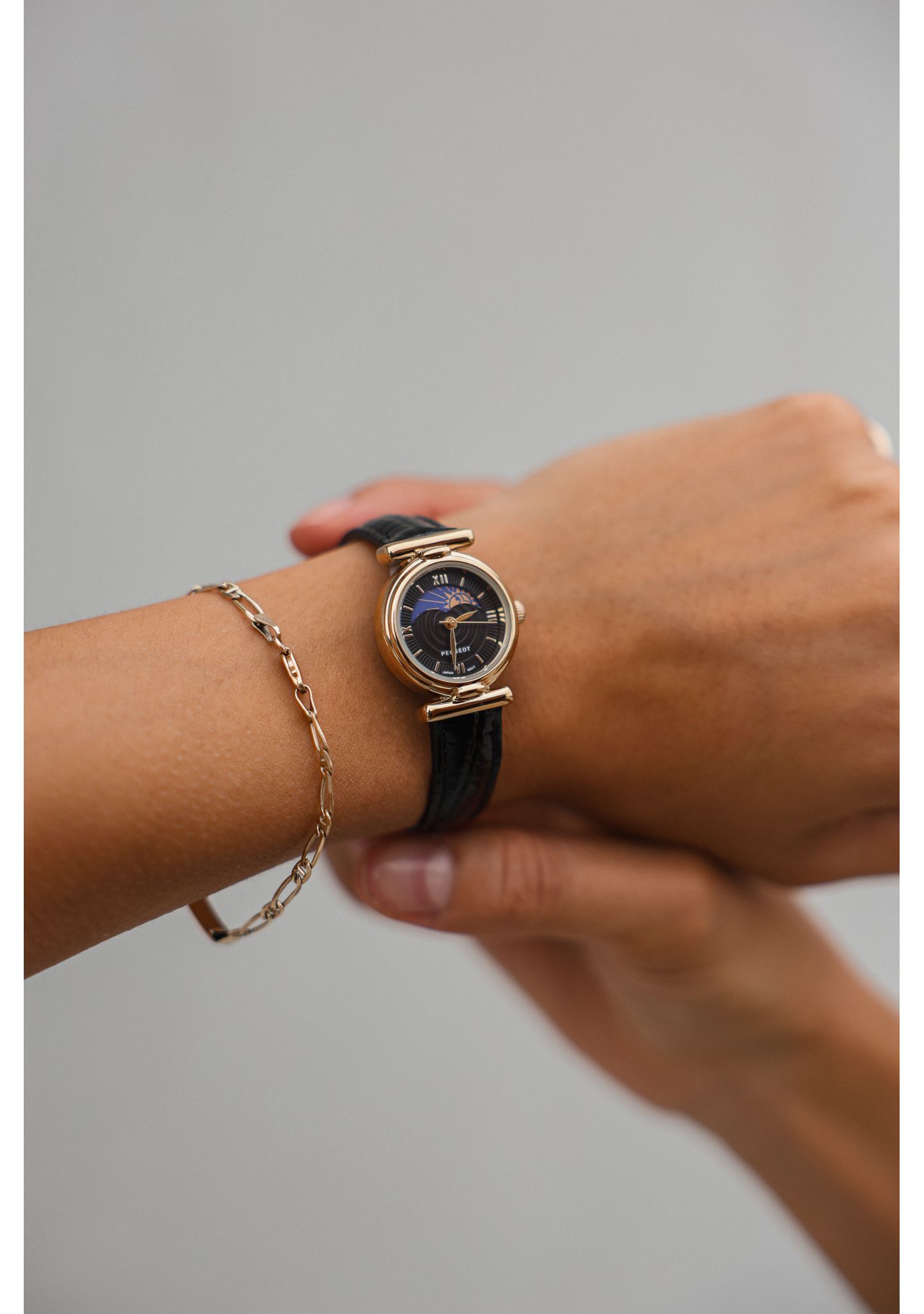 Женские часы Peugeot Petite 25mm Sun-Moon Watch with Glossy Leather Strap, цвет: Чёрный — фото 2