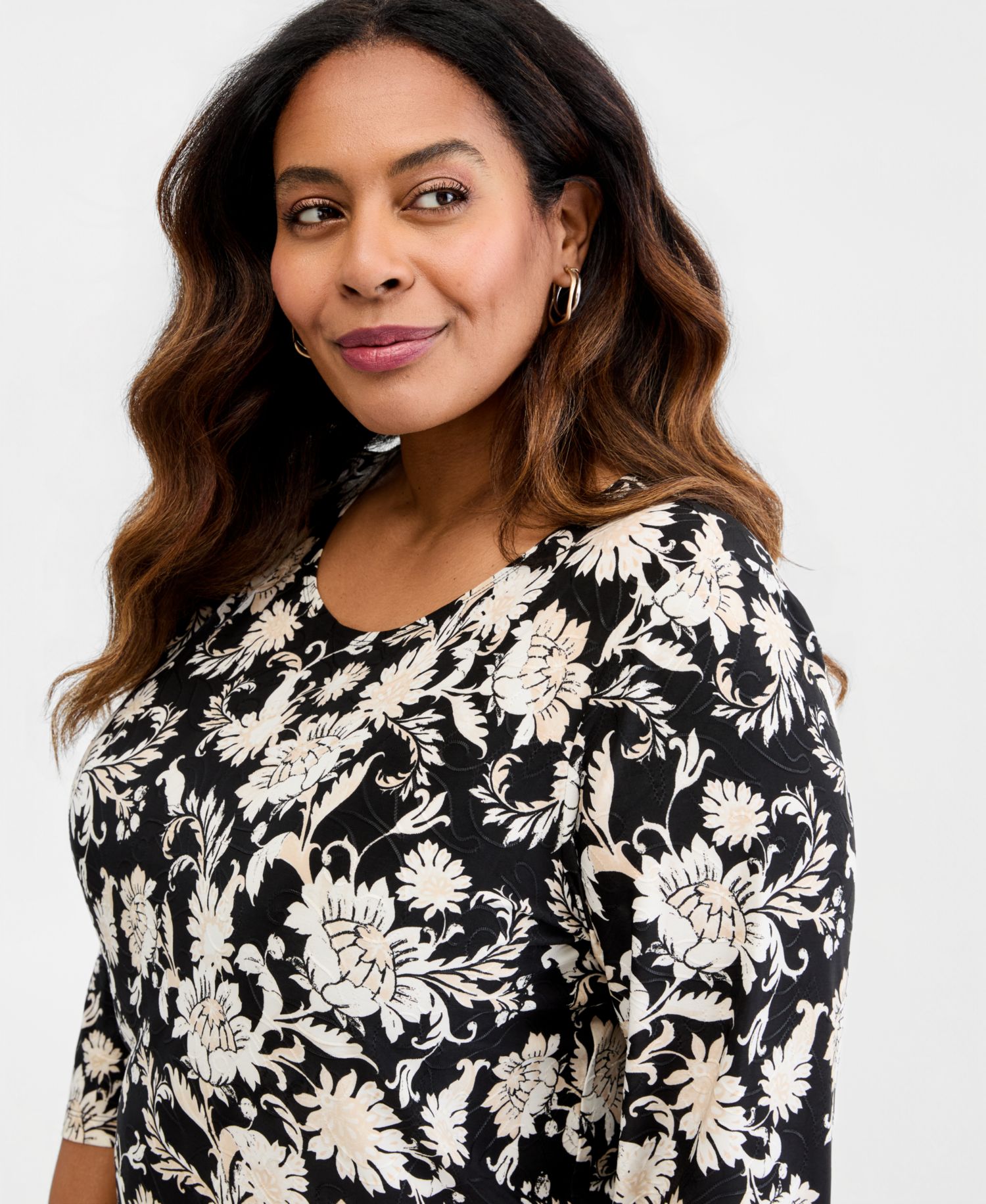 Plus Size Bold Floral Scroll 3/4-Sleeve Jacquard Top