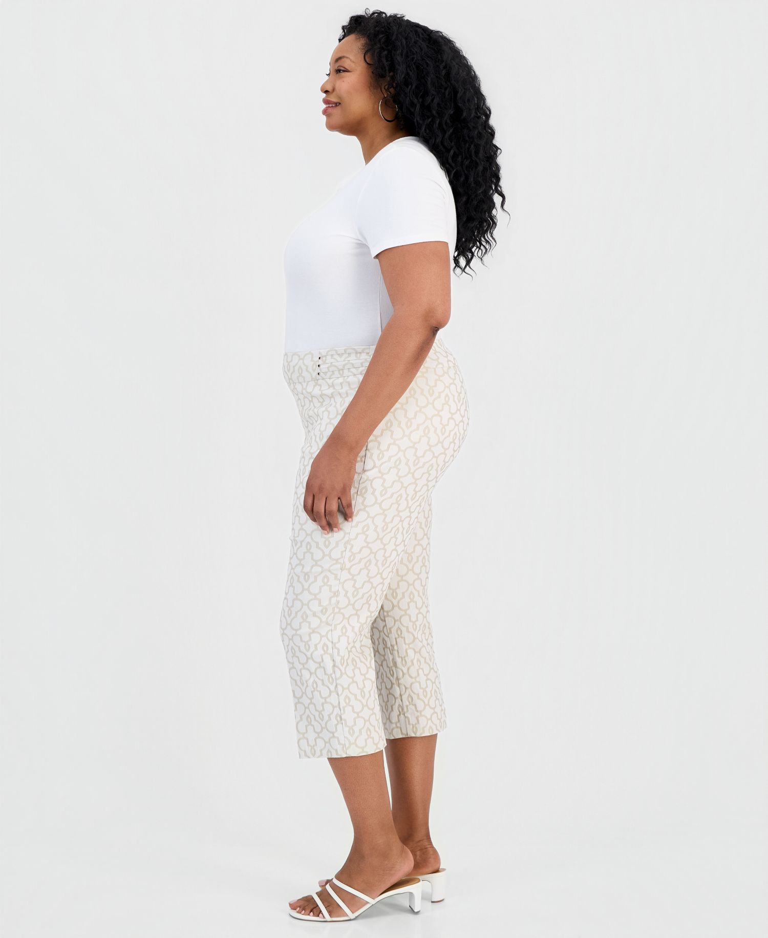 Plus Size Jacquard Rivet Capri Pants