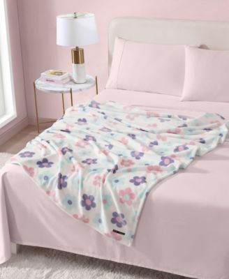 Retro Daisy Toss Printed Plush Throw, 70" X 50"