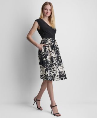 Women's Sleeveless V-Neck Fit and Flare Midi Dress