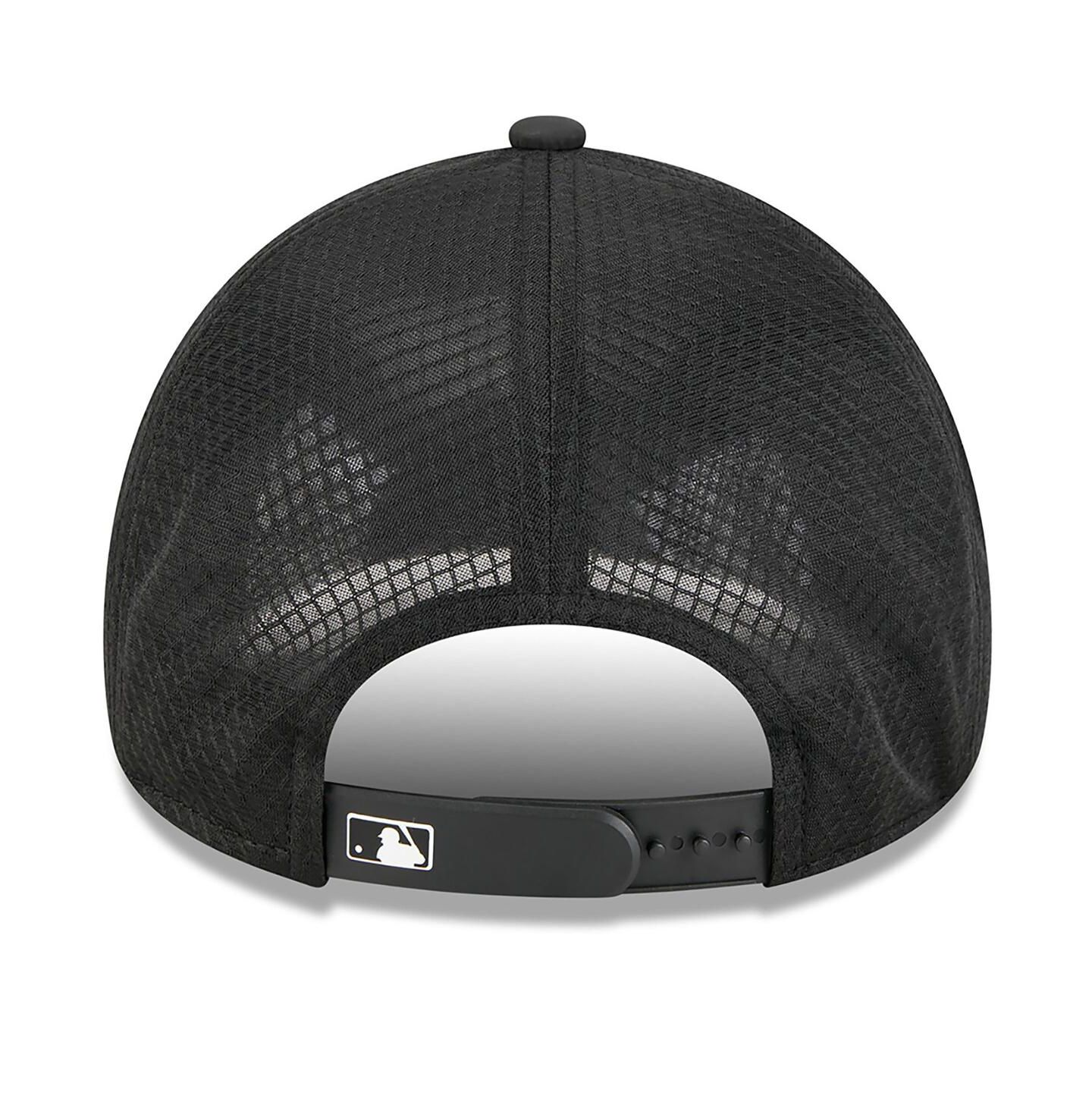Мужская кепка New Era Black Miami Marlins 2026 Batting Practice Alternate Apex 9FORTY Adjustable Hat — фото 2