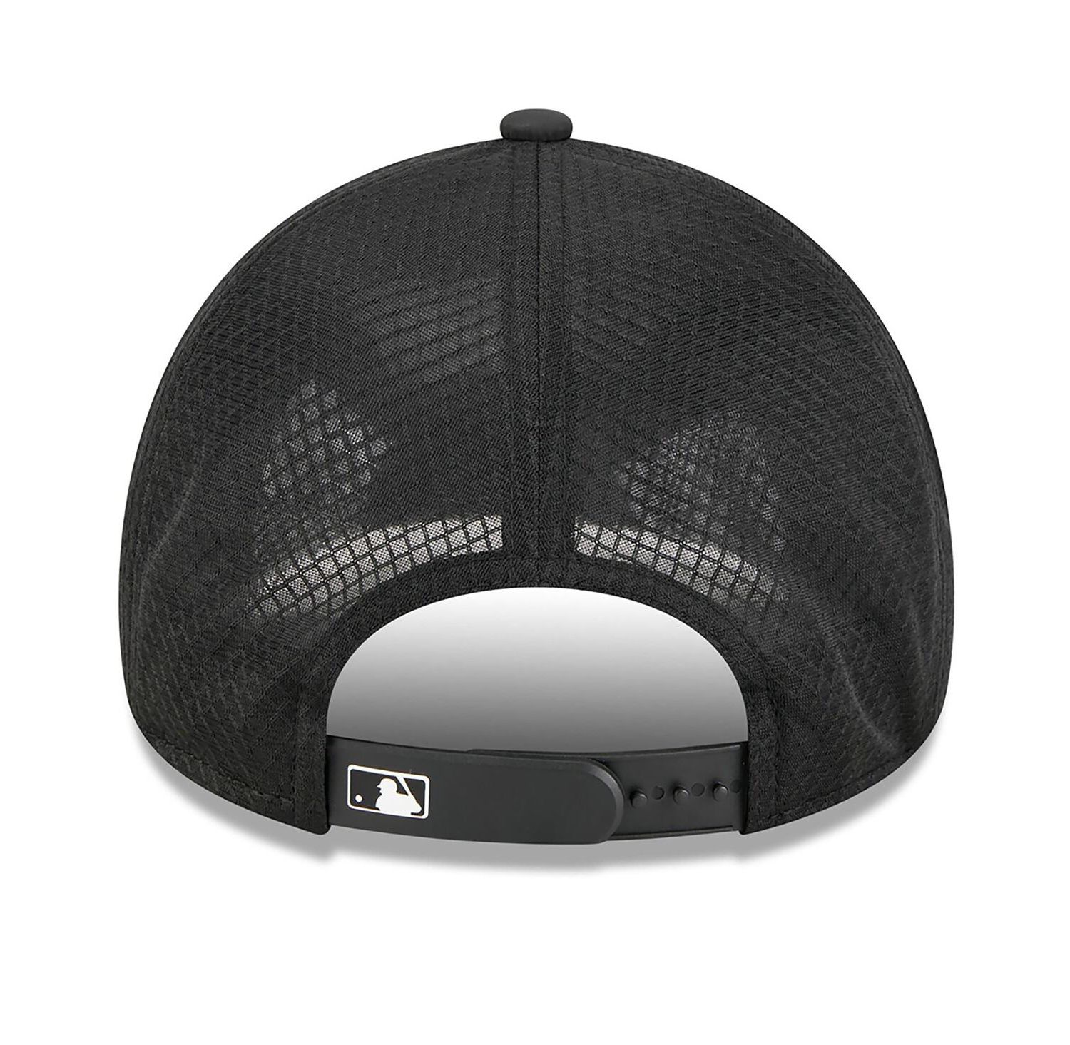 Men's Black Miami Marlins 2026 Batting Practice Alternate Apex 9FORTY Adjustable Hat