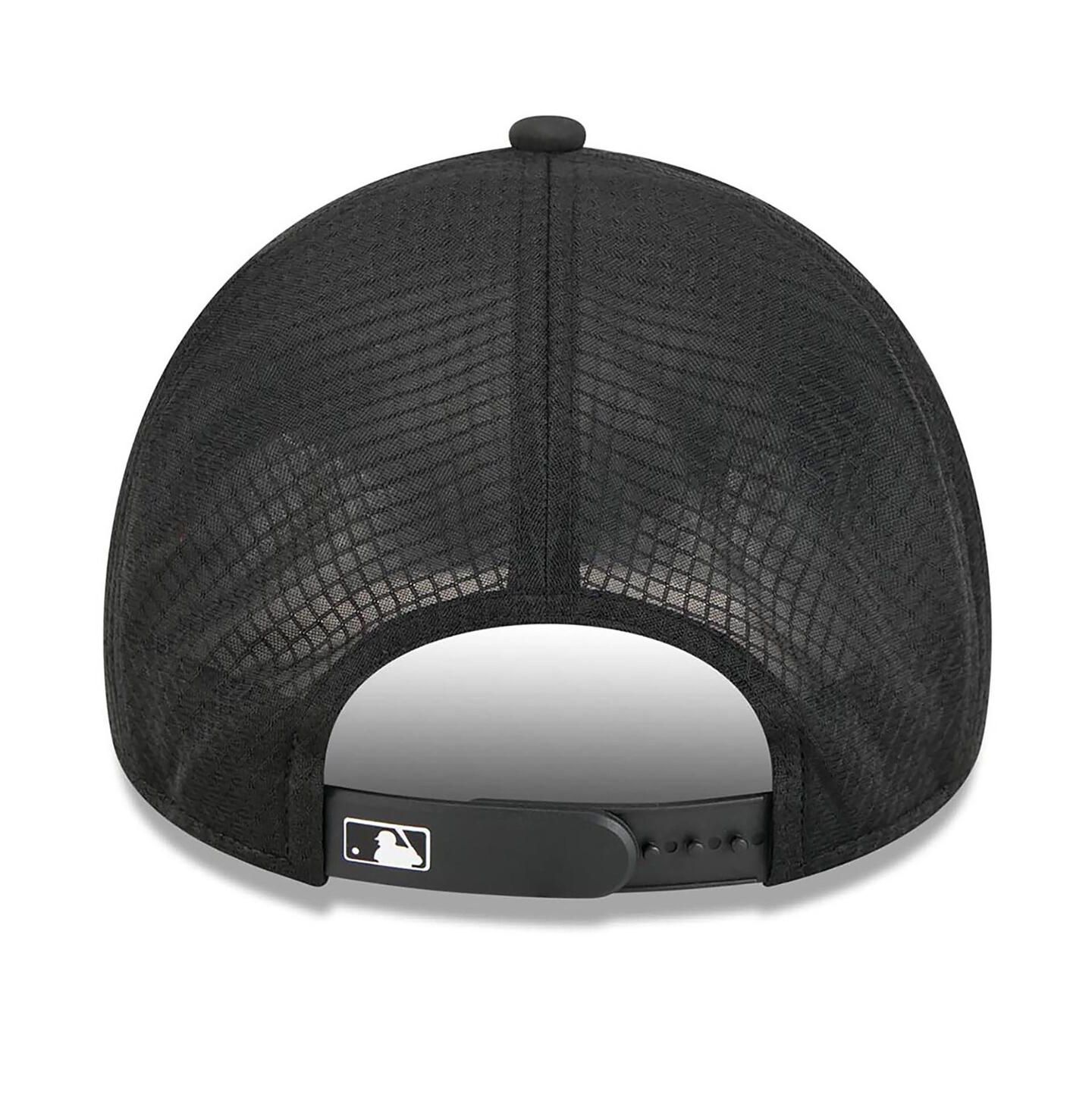 Мужская кепка New Era Black Cincinnati Reds 2026 Batting Practice Apex 9FORTY Adjustable Trucker Hat — фото 2
