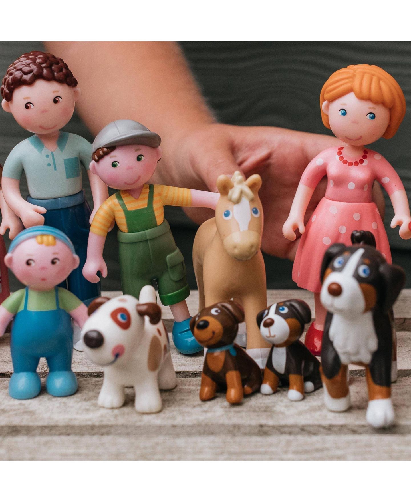 Детская фигурка Haba Lucky Dog 1.75" Figurine with Doghouse and Wooden Bones, Ages 3+, цвет: Красный — фото 6