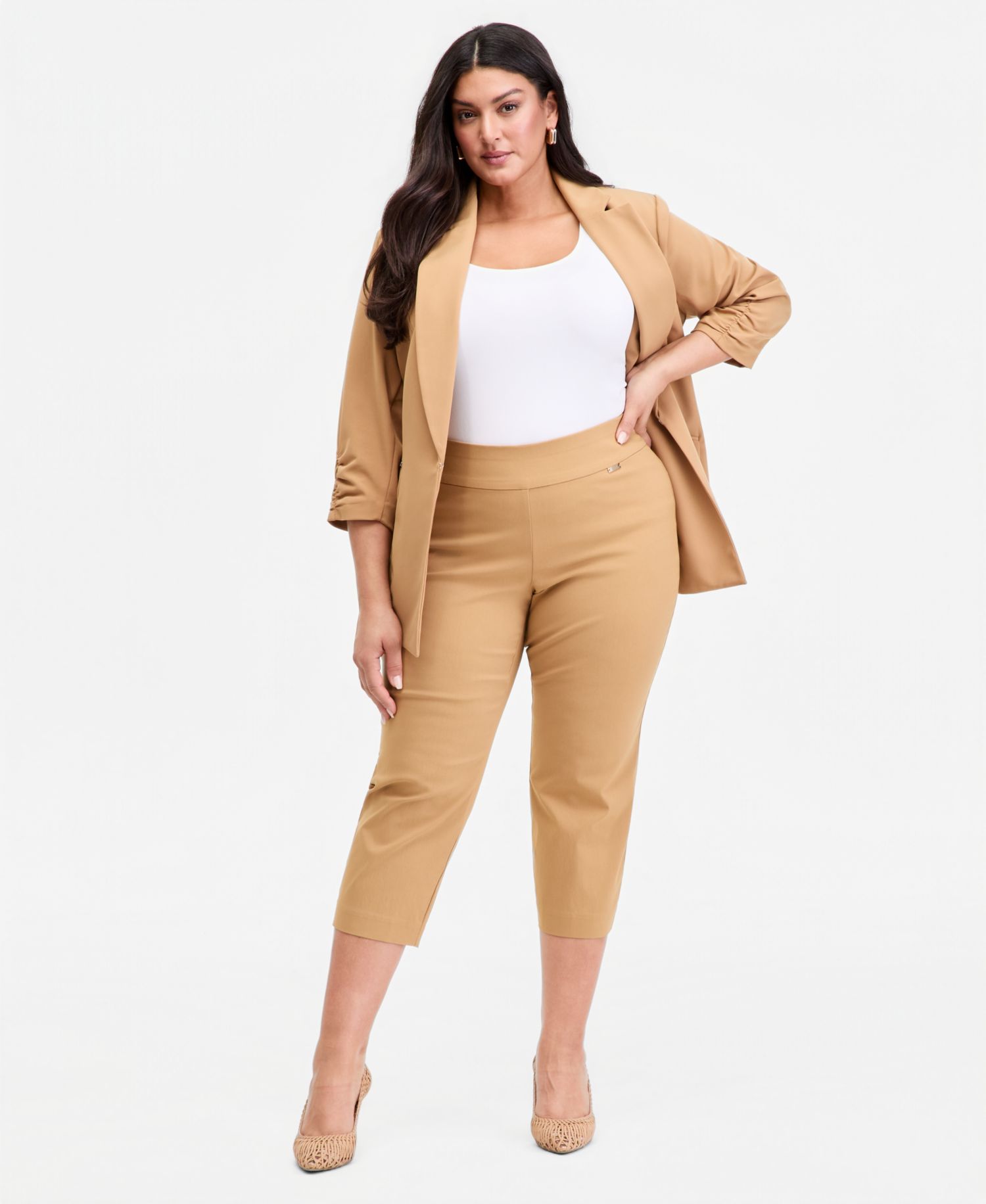 Plus Size Mid-Rise Pull-On Capri Pants