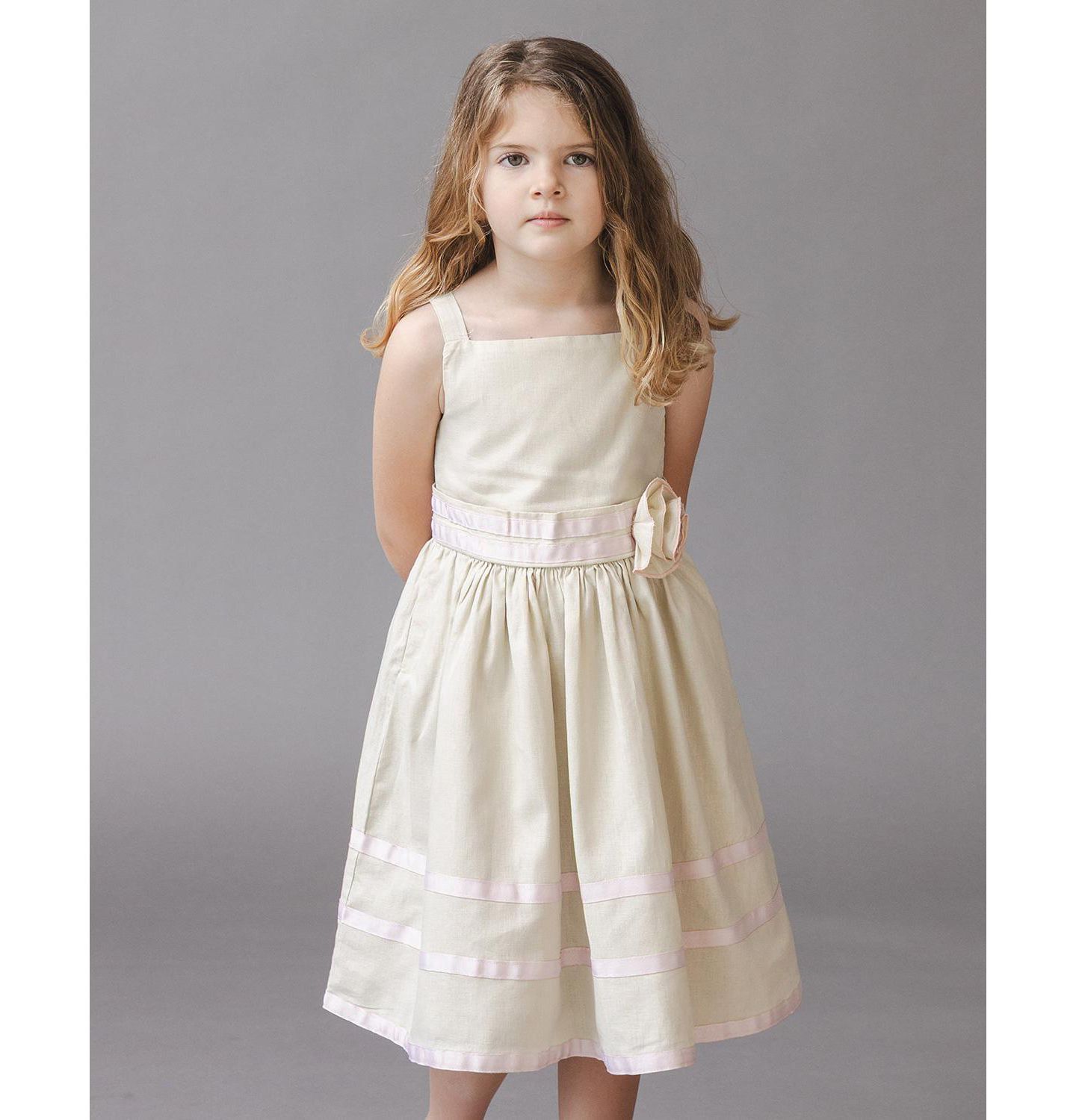 Платье Hope & Henry Linen Cami Rosette Dress для девочек-малышей, цвет: Светлый бежевый — фото 2