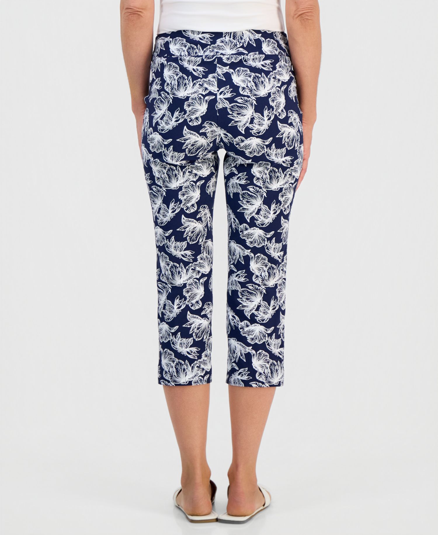 Women's Printed Pull-On Capri Pants