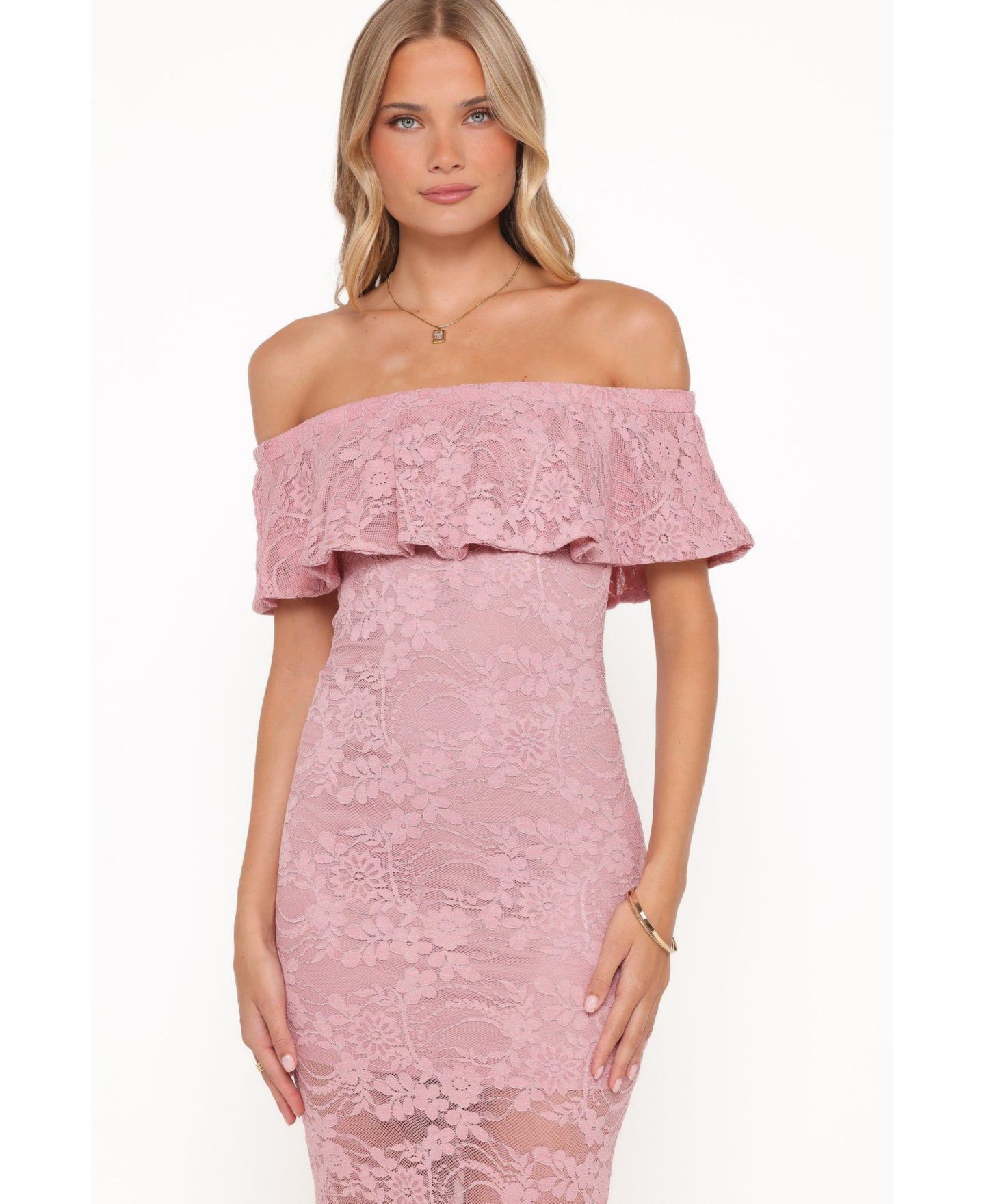 Женское платье Petal and Pup Mirelle Off Shoulder Lace Maxi, цвет: Розовый — фото 4