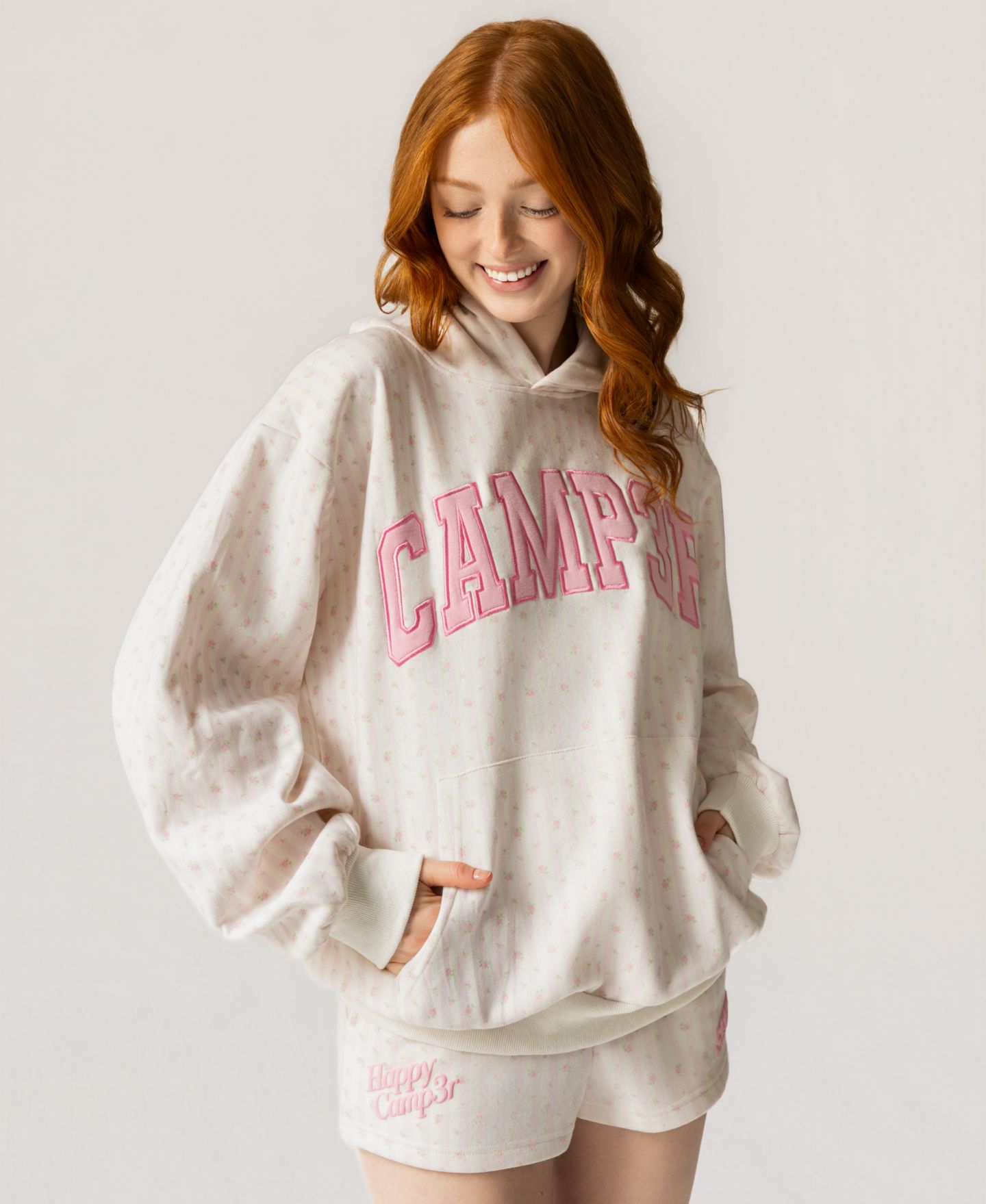 Женское худи The Happy Camp3r Juniors' Floral Print Logo Hooded, цвет: Полосатый — фото 2