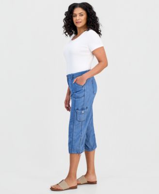 Women's Mid-Rise Cargo Capri Pants
