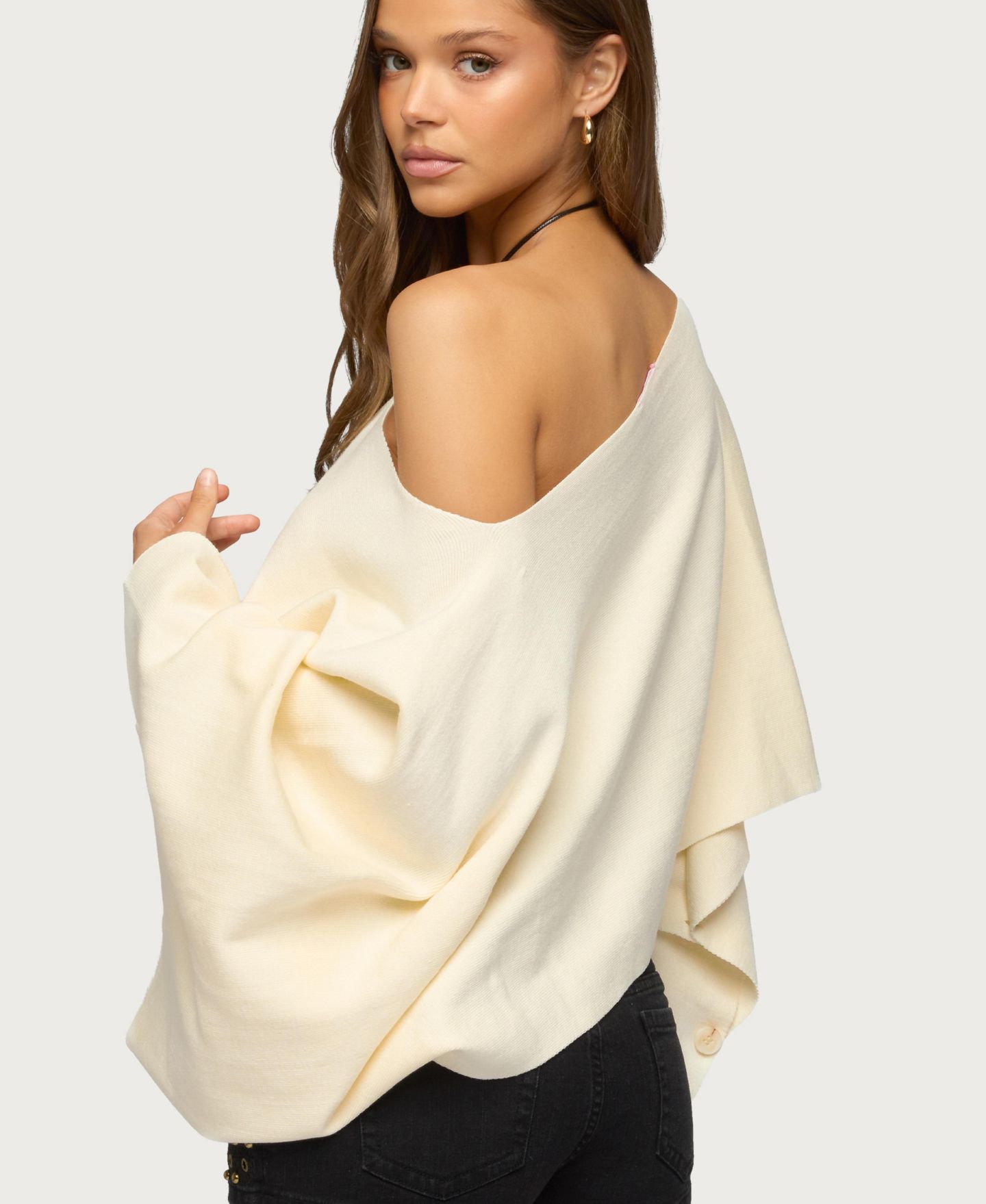 Женский свитер Edikted Sharla Off Shoulder Poncho, цвет: Кремовый — фото 2