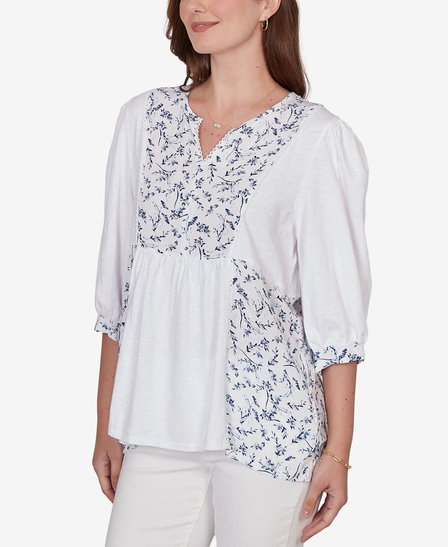 Женский топ Ruby Rd. Petite Mixed Fabric Sharkbite Knit, цвет: Фарфоровый синий разноцветный — фото 2
