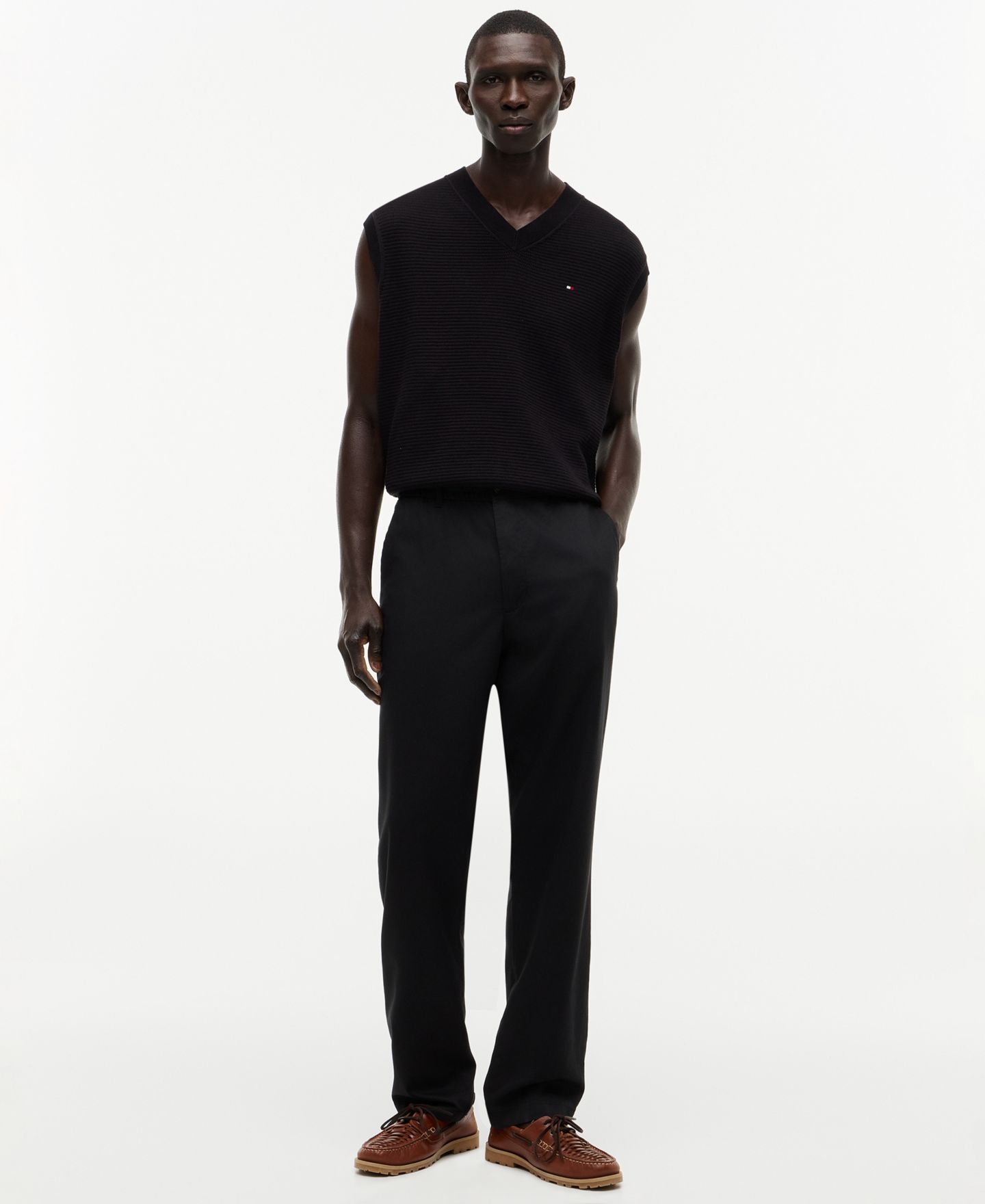 Мужские брюки Tommy Hilfiger Dover Regular-Fit Elastic Waist Chino, цвет: Чёрный — фото 2