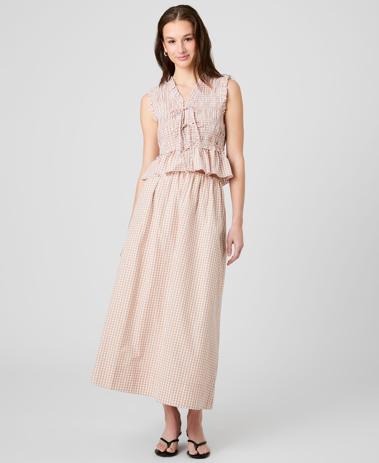 Женская юбка French Connection Gingham Ruched Waist Midi, цвет: В мелкую клетку миндальный телесный — фото 6