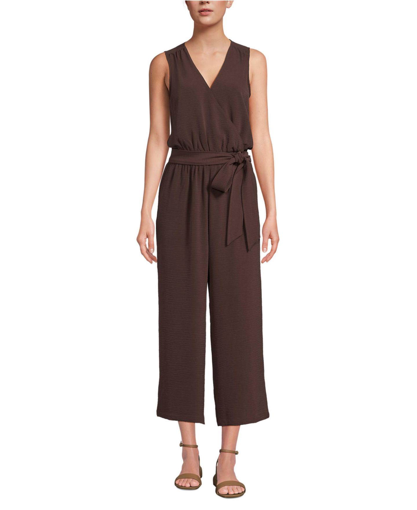 Женский комбинезон Lands' End Petite Sleeveless Creaseless Wrap Jumpsuit with Smocked Waist, цвет: Насыщенный коричневый — фото 1