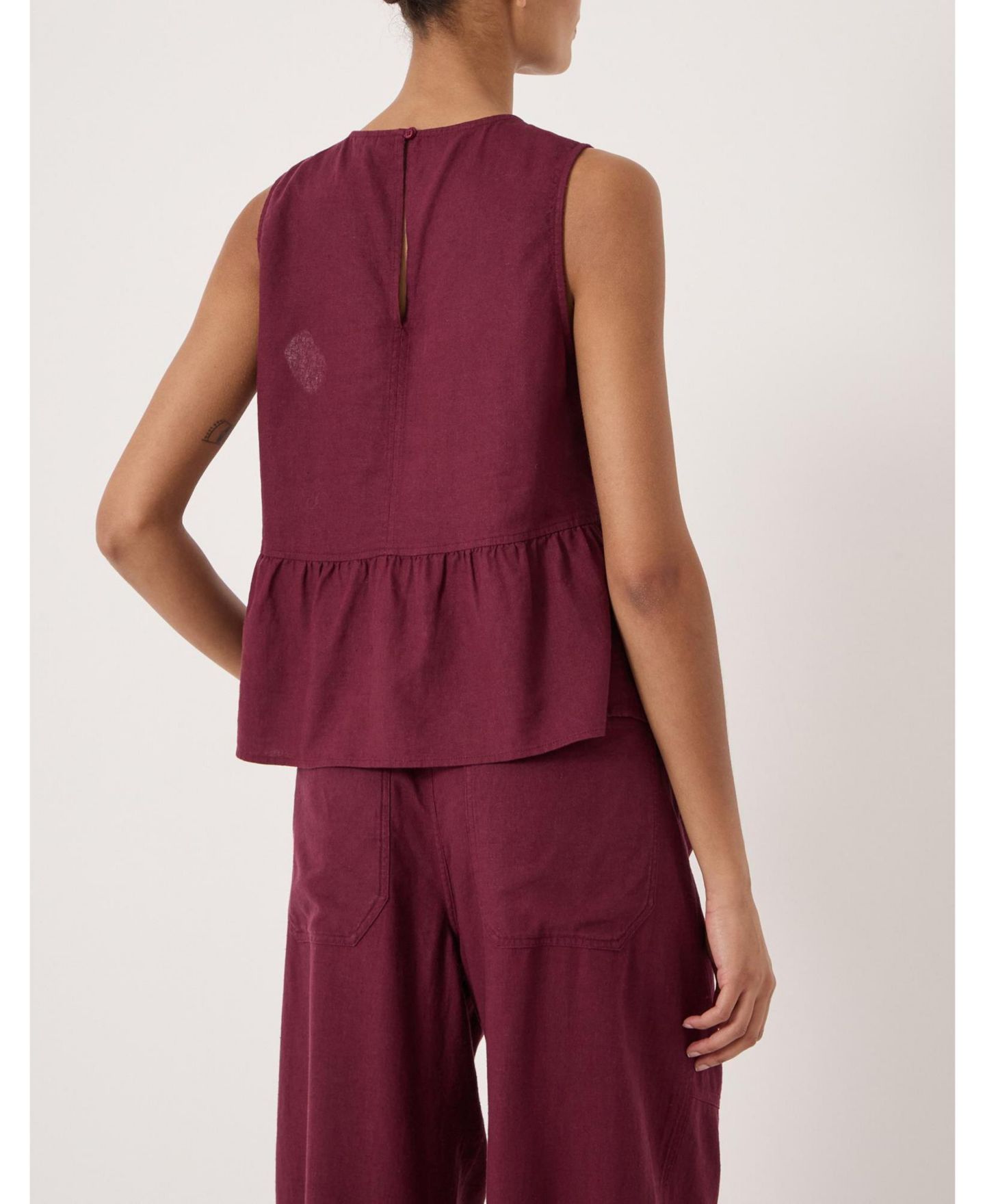 Женский топ Hush Nomie Linen Blend Peplum, цвет: Тёмно-бордовый красный — фото 6