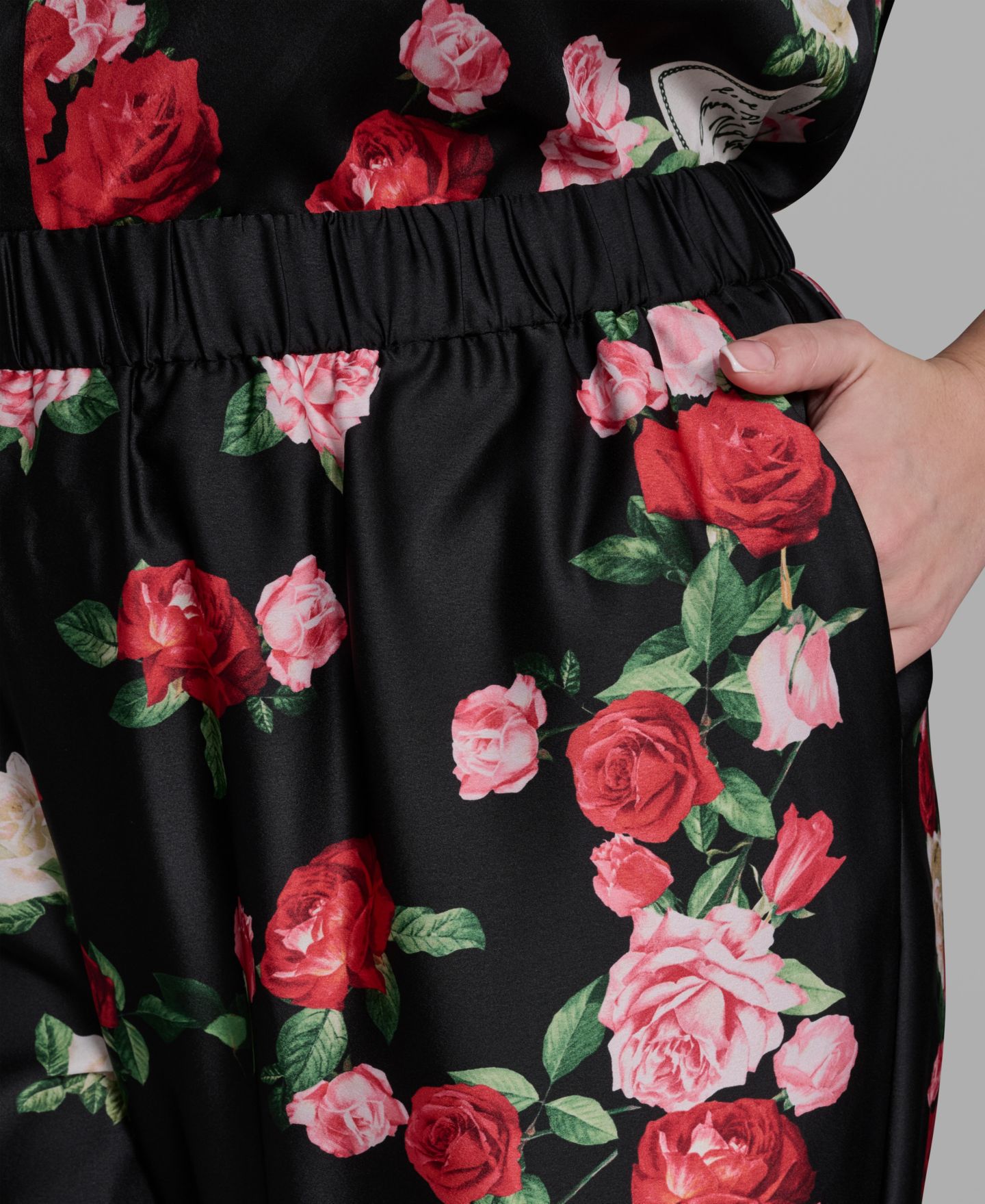 Женские брюки KARL LAGERFELD PARIS Plus Size Mid-Rise Floral-Print Pull-On, цвет: Чёрный разноцветный — фото 6