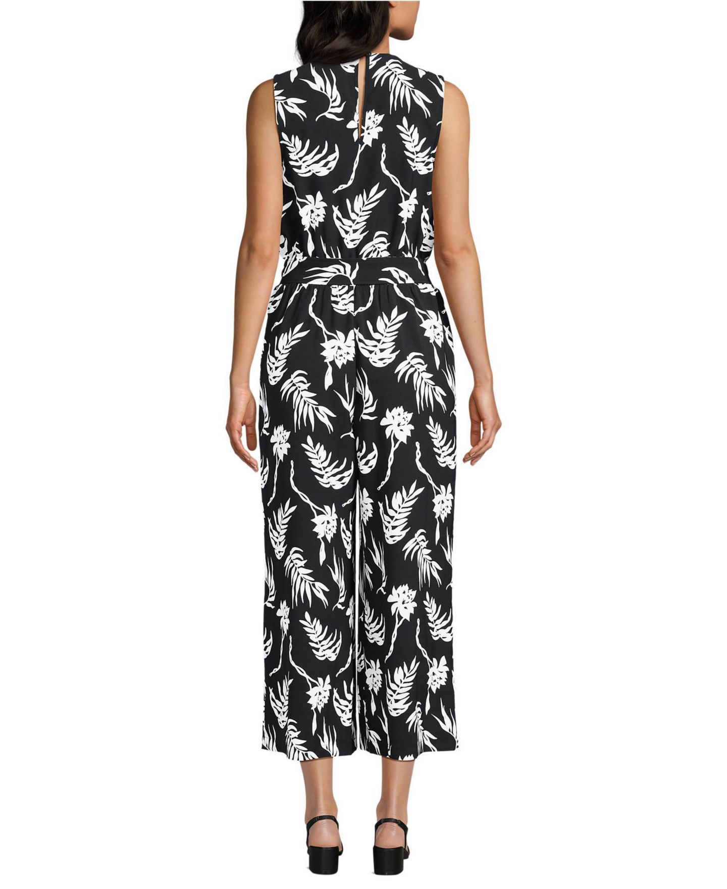 Женский комбинезон Lands' End Sleeveless Creaseless Wrap Jumpsuit with Smocked Waist, цвет: Чёрный с принтом — фото 2