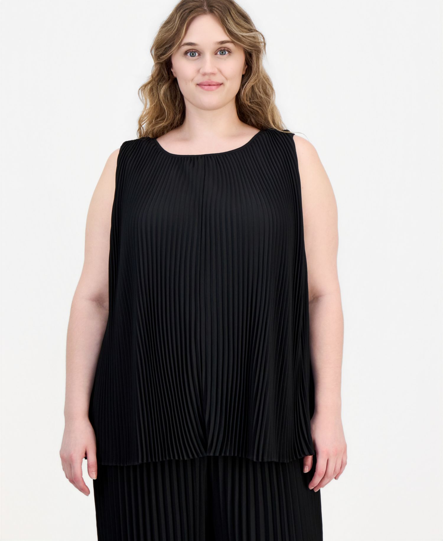 Plus Size Round-Neck Sleeveless Pleated Top