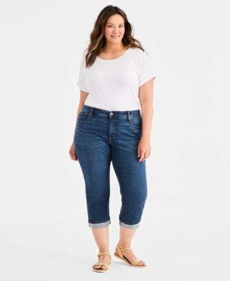 Plus Size Mid-Rise Curvy Capri Jeans