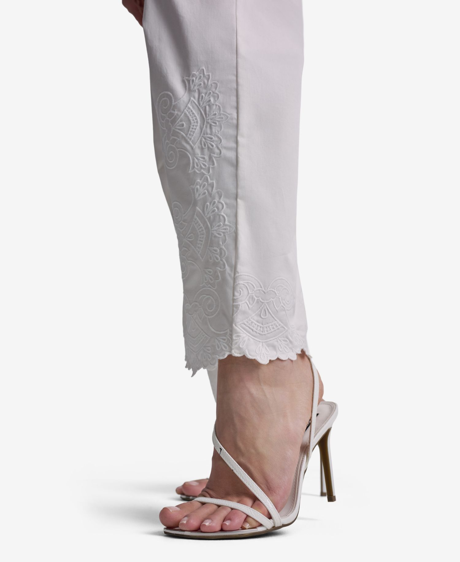 Women's Embroidered Scallop-Hem Wide-Leg Jeans