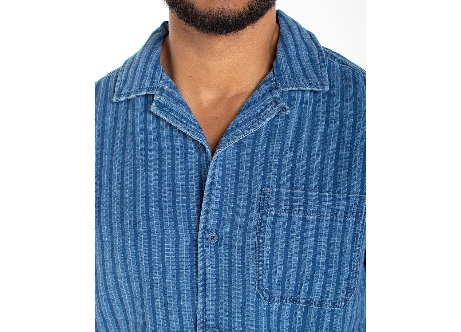 Men's Short-Sleeve Button-Up Shirt