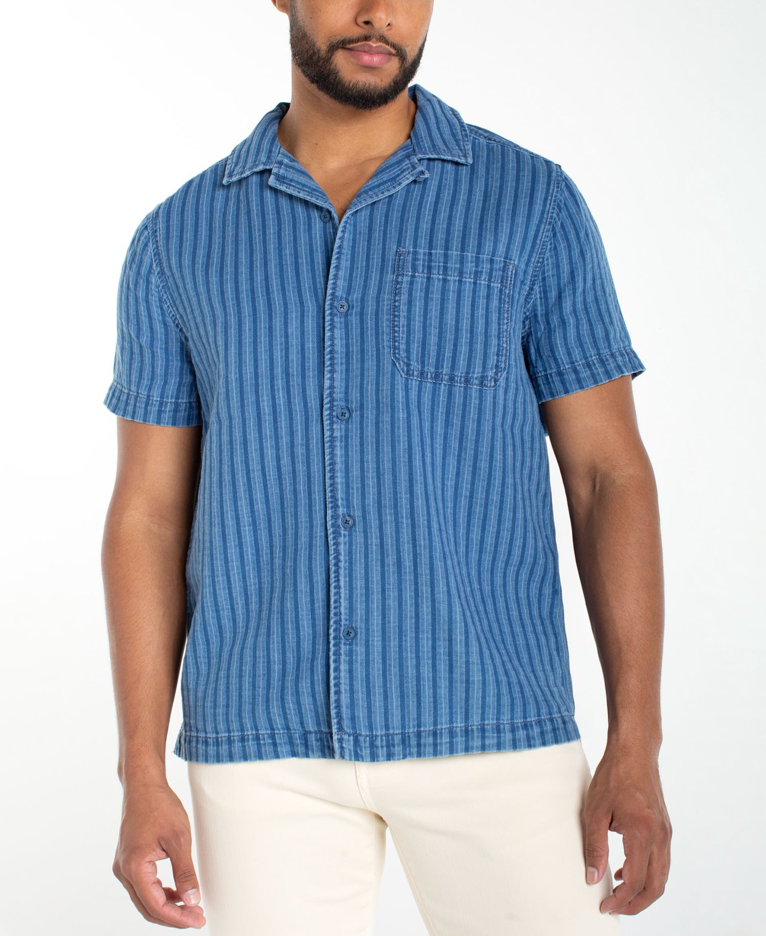 Men's Short-Sleeve Button-Up Shirt