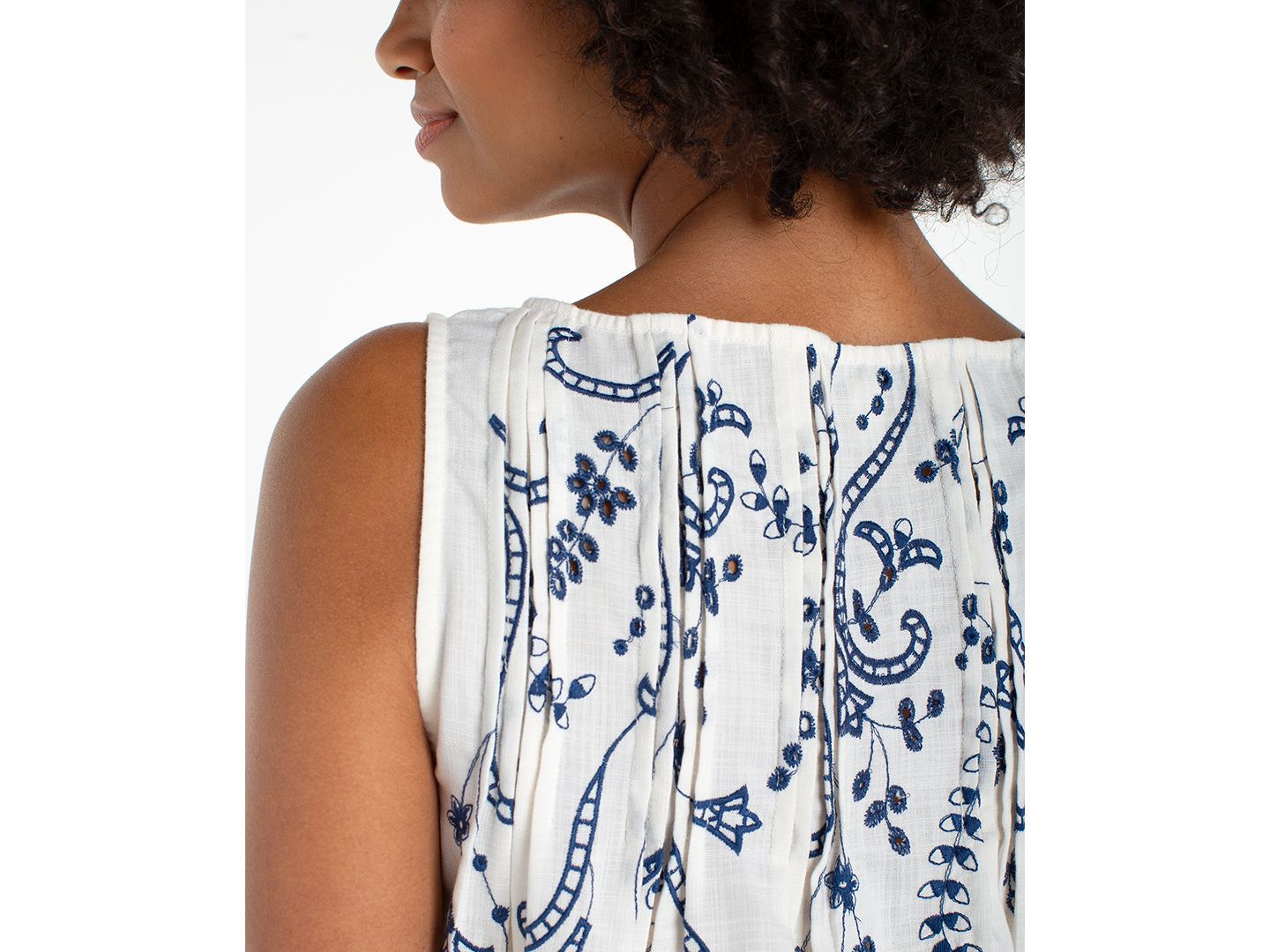 Женская блузка Liverpool Los Angeles Petite Boat Neck Embroidered, цвет: Кремовый / Синий — фото 2