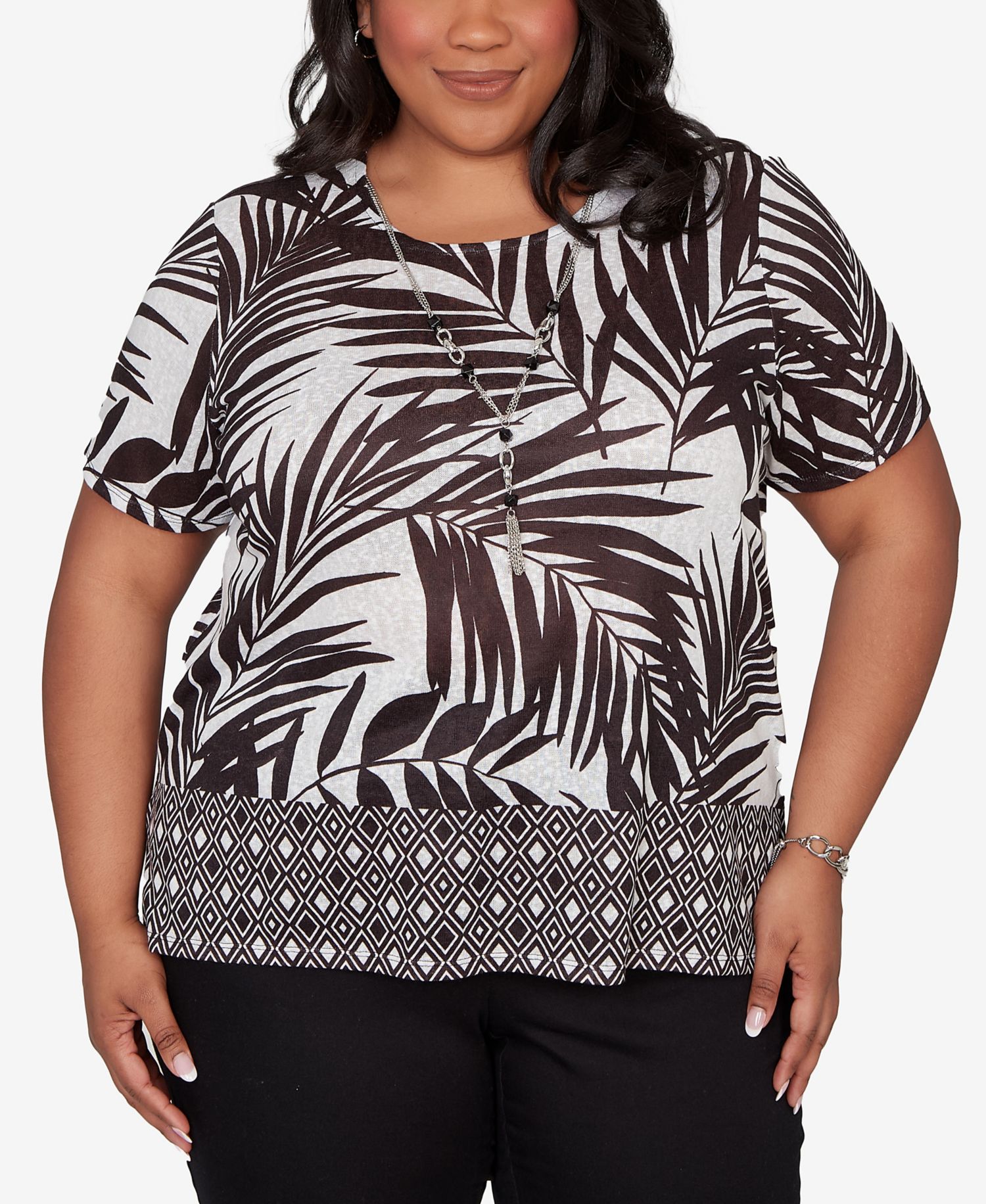 Plus Size Detail Driven Tropical Diamond Border T-Shirt with Necklace