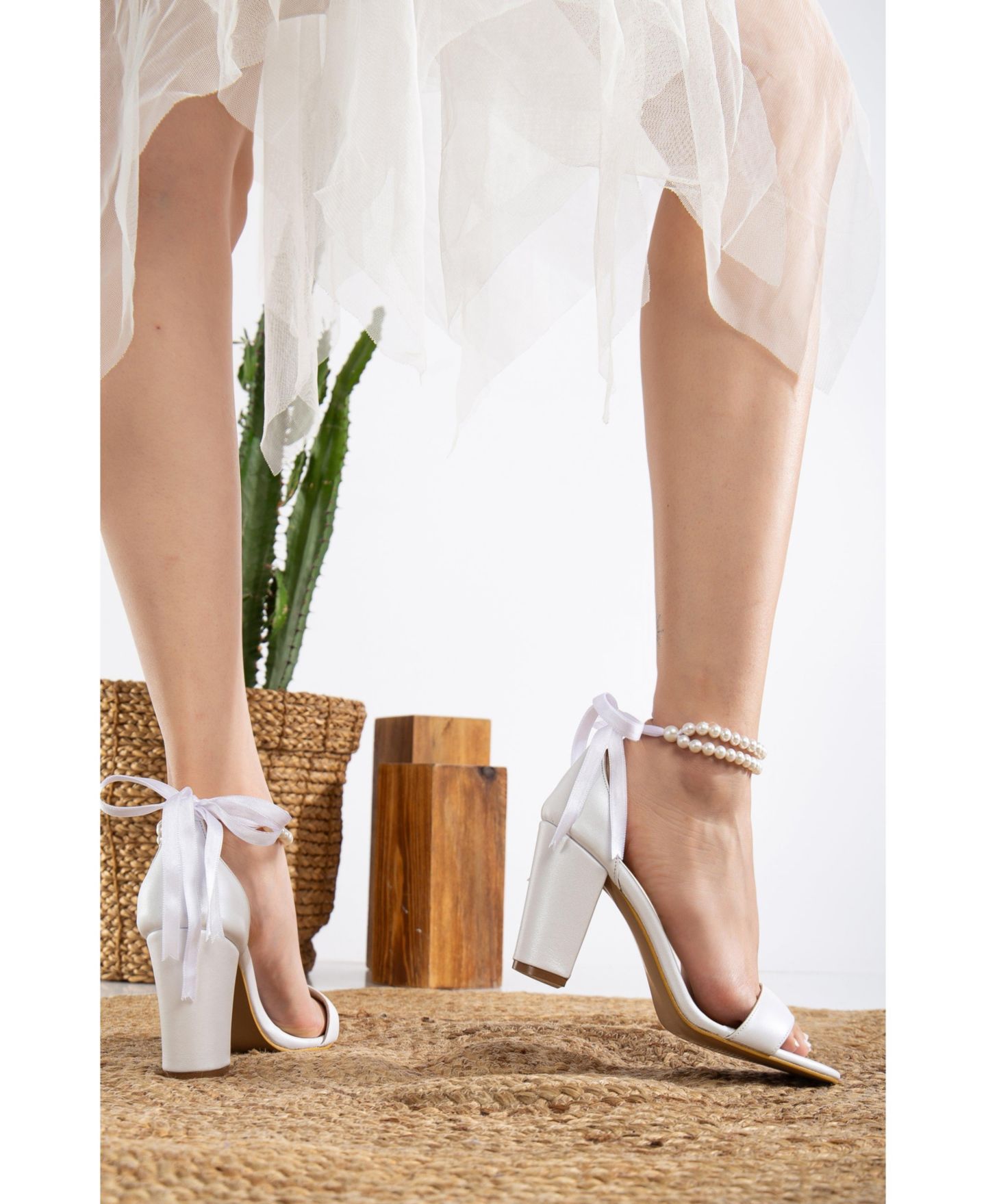 Женские сандалии Forever & Always Shoes Dina Block Heel Leather with Pearls, цвет: Слоновая кость кожаный — фото 6