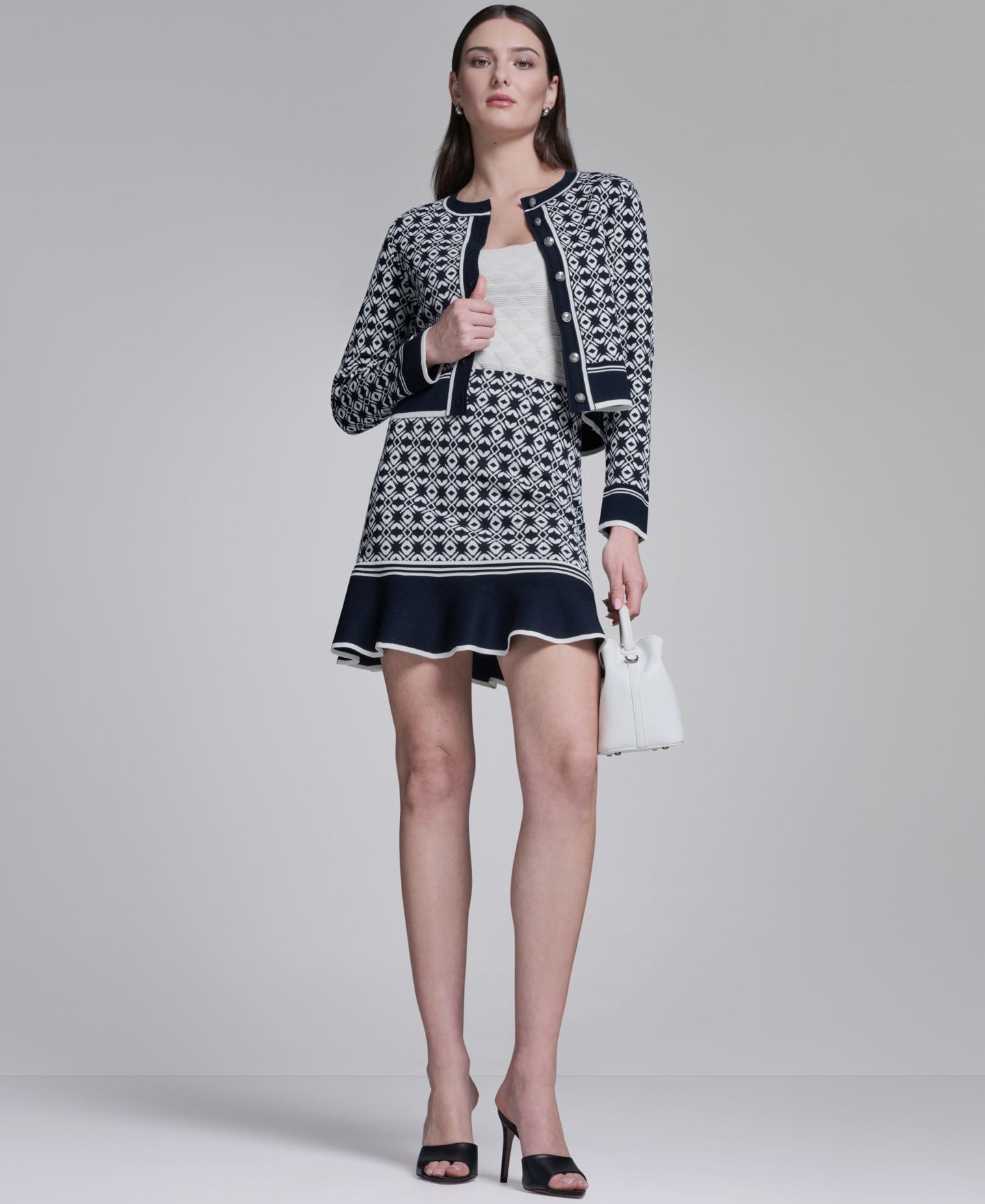 Женская куртка BCBG Printed Crewneck Sweater Jacket, цвет: Глубокий морской / Белый — фото 12
