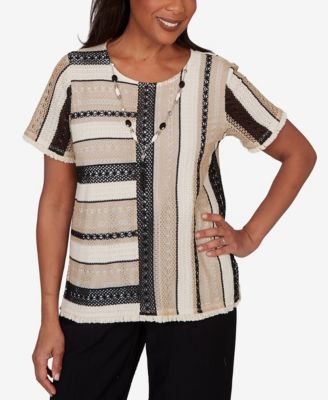 Petite Detail Driven Textured Spliced Crewneck T-Shirt with Necklace