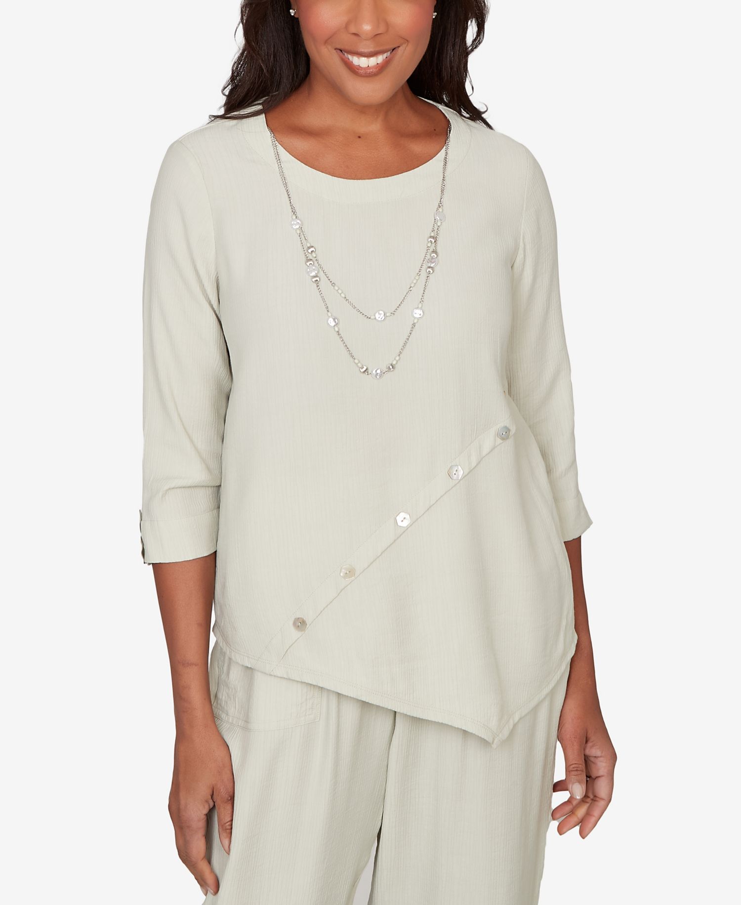 Petite Vintage Charm Diagonal Spliced Detailed Top with Necklace