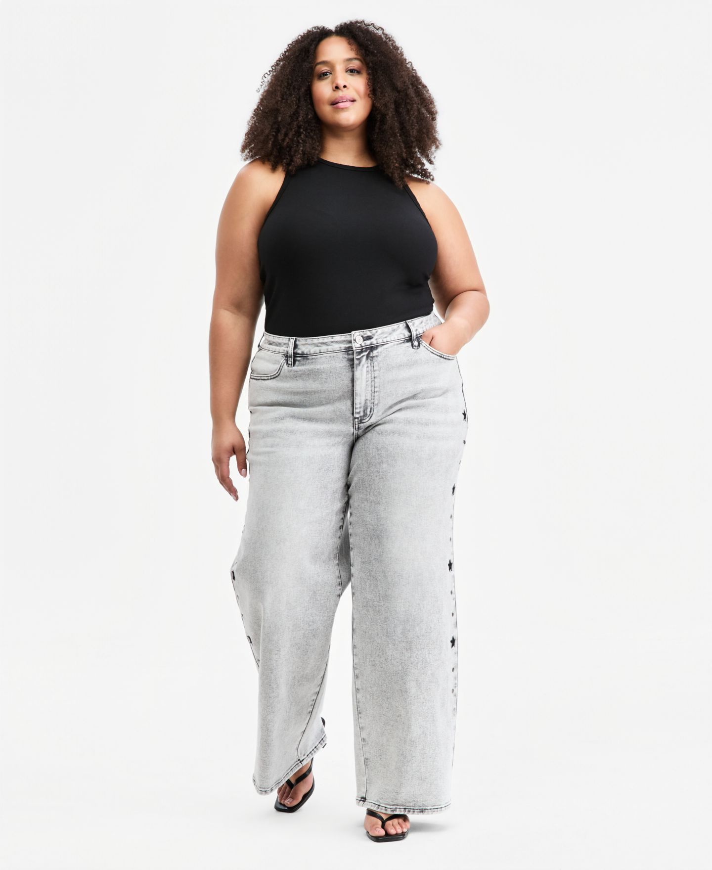 Женские джинсы Madden Girl Trendy Plus Ultra 90's Studded, цвет: Светлый серый — фото 1