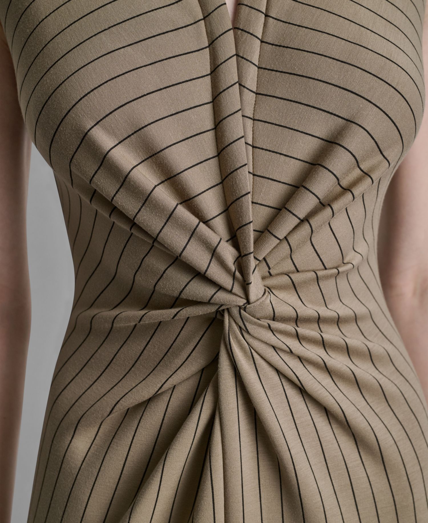 Women's Sleeveless Collared V-Neck Knot Front Dress