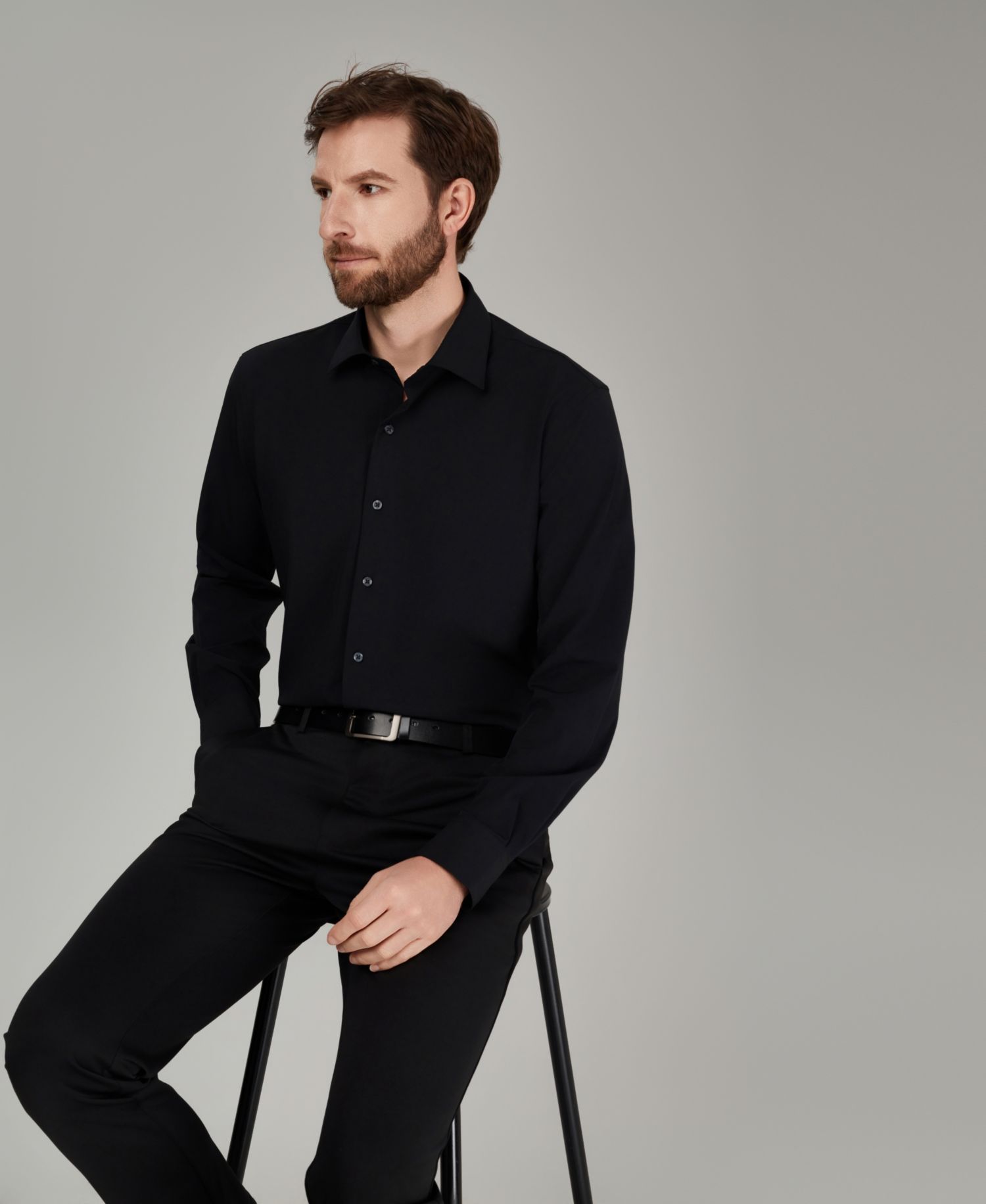 Men's Spread Collar Performance Solid Dress Shirt